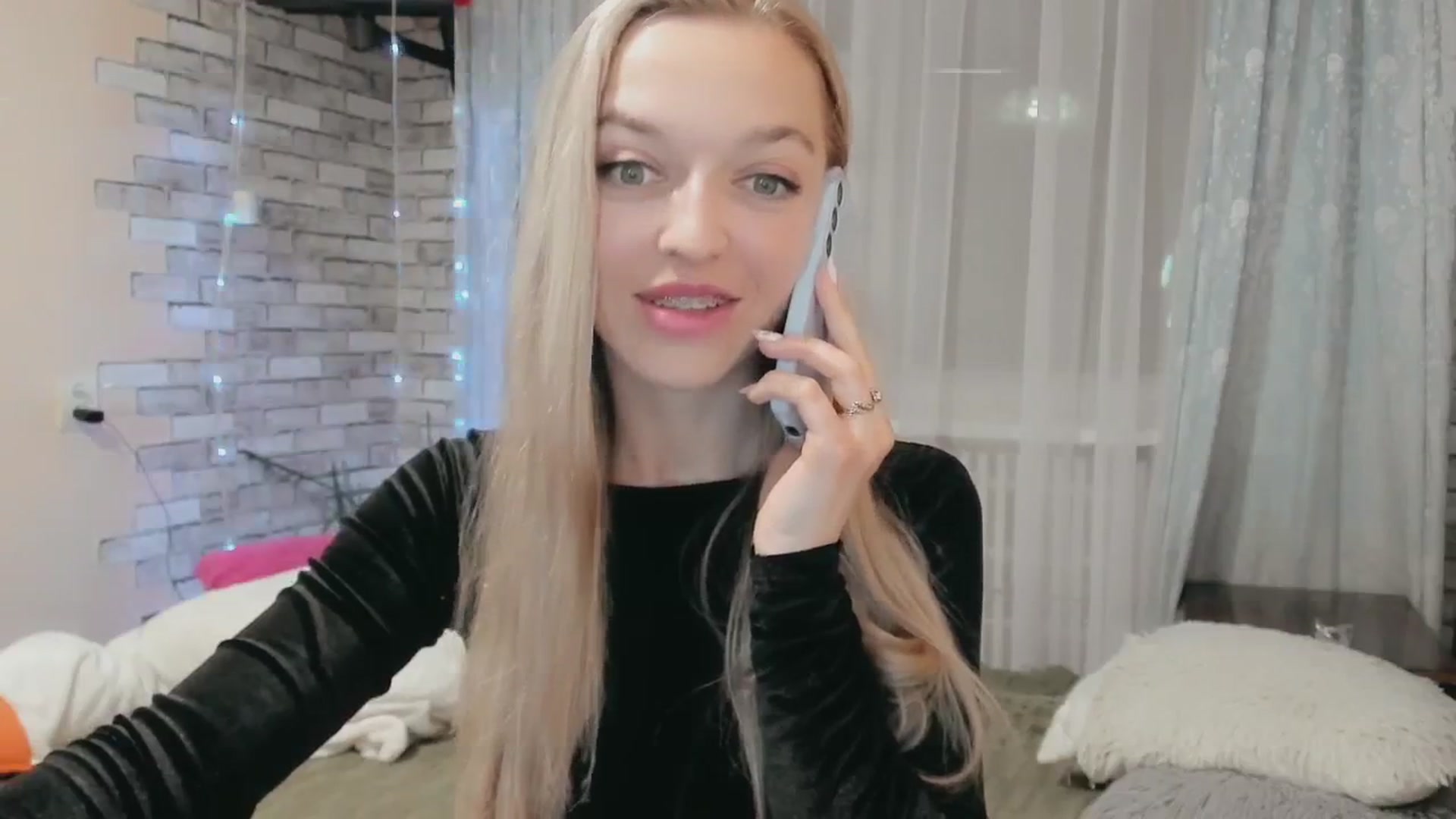 Gallery image thumbnail from Ambri_Lili's myfreecams stream on, 04/20/2024, 17:07 image 16 of 20