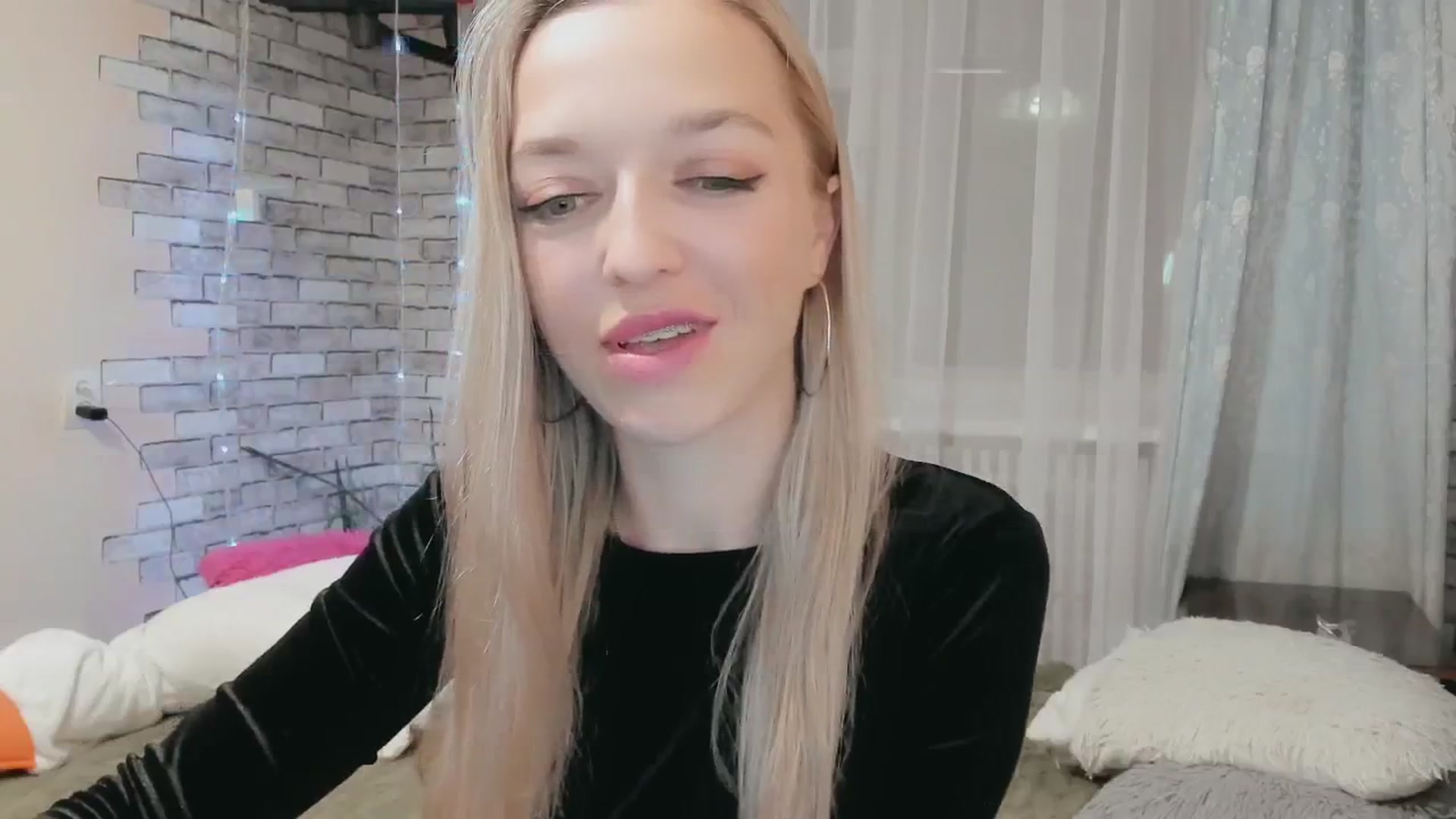 Gallery image thumbnail from Ambri_Lili's myfreecams stream on, 04/20/2024, 17:07 image 6 of 20