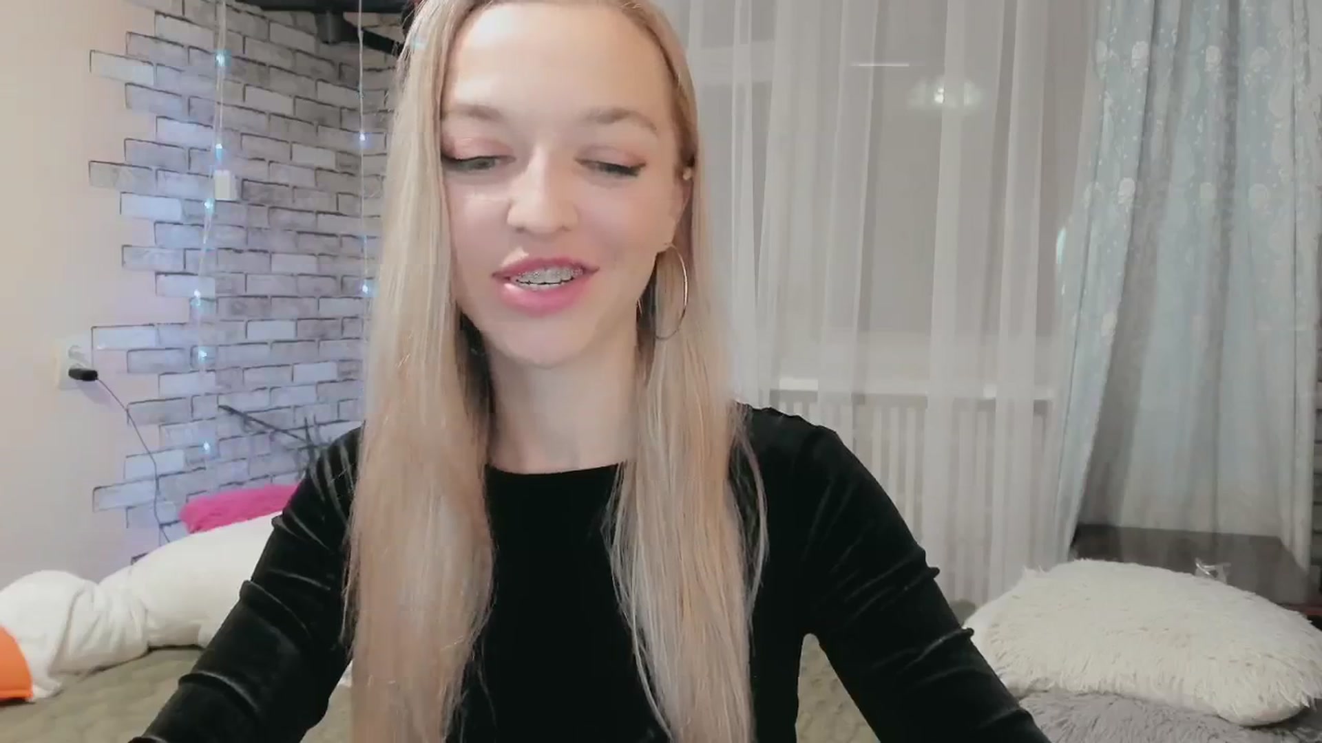 Gallery image thumbnail from Ambri_Lili's myfreecams stream on, 04/20/2024, 17:07 image 8 of 20