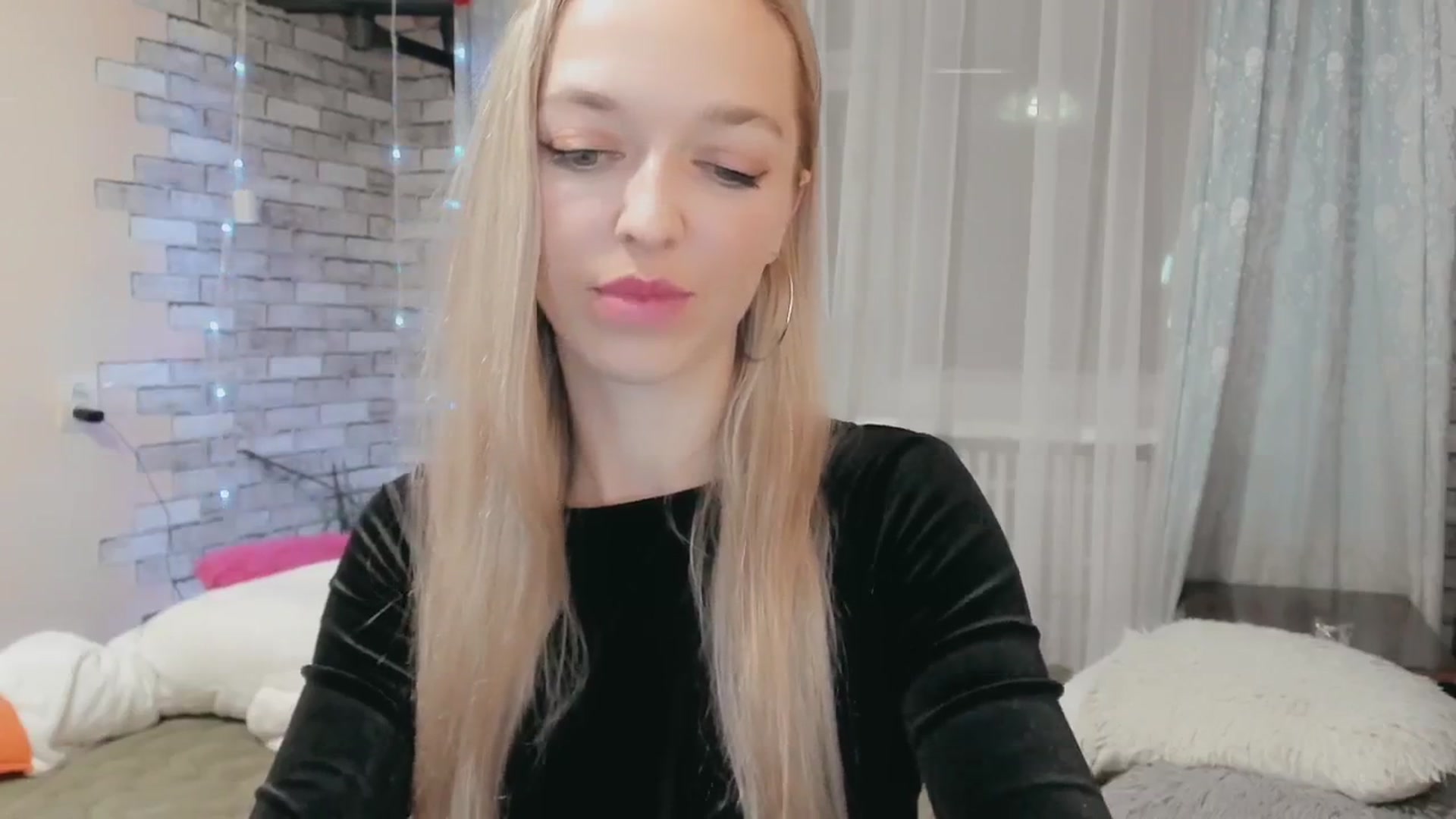 Gallery image thumbnail from Ambri_Lili's myfreecams stream on, 04/20/2024, 17:07 image 3 of 20