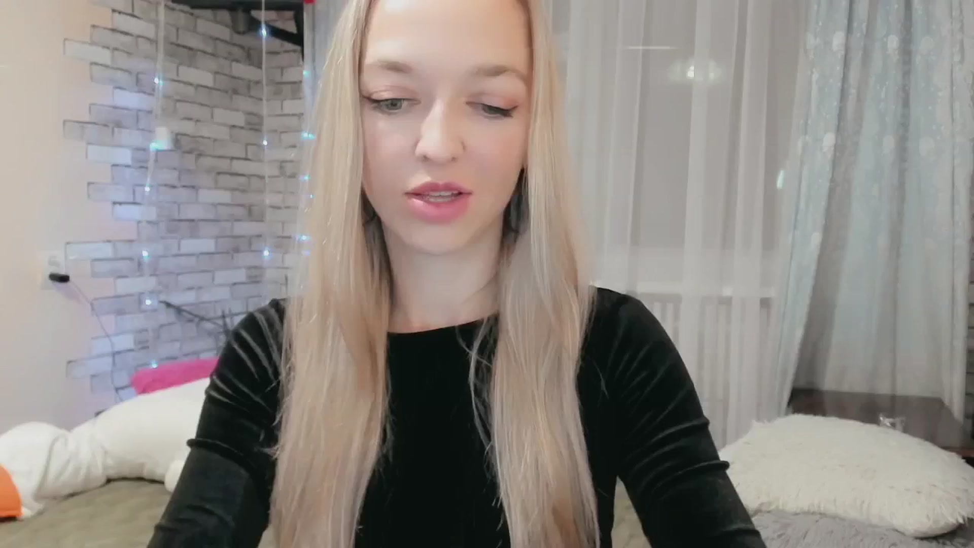 Gallery image thumbnail from Ambri_Lili's myfreecams stream on, 04/20/2024, 17:07 image 1 of 20