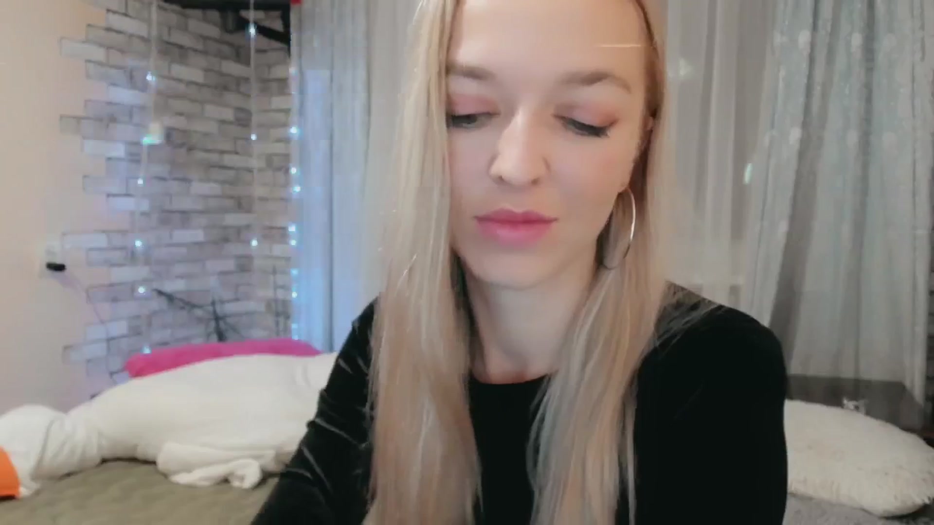Gallery image thumbnail from Ambri_Lili's myfreecams stream on, 04/20/2024, 17:07 image 11 of 20