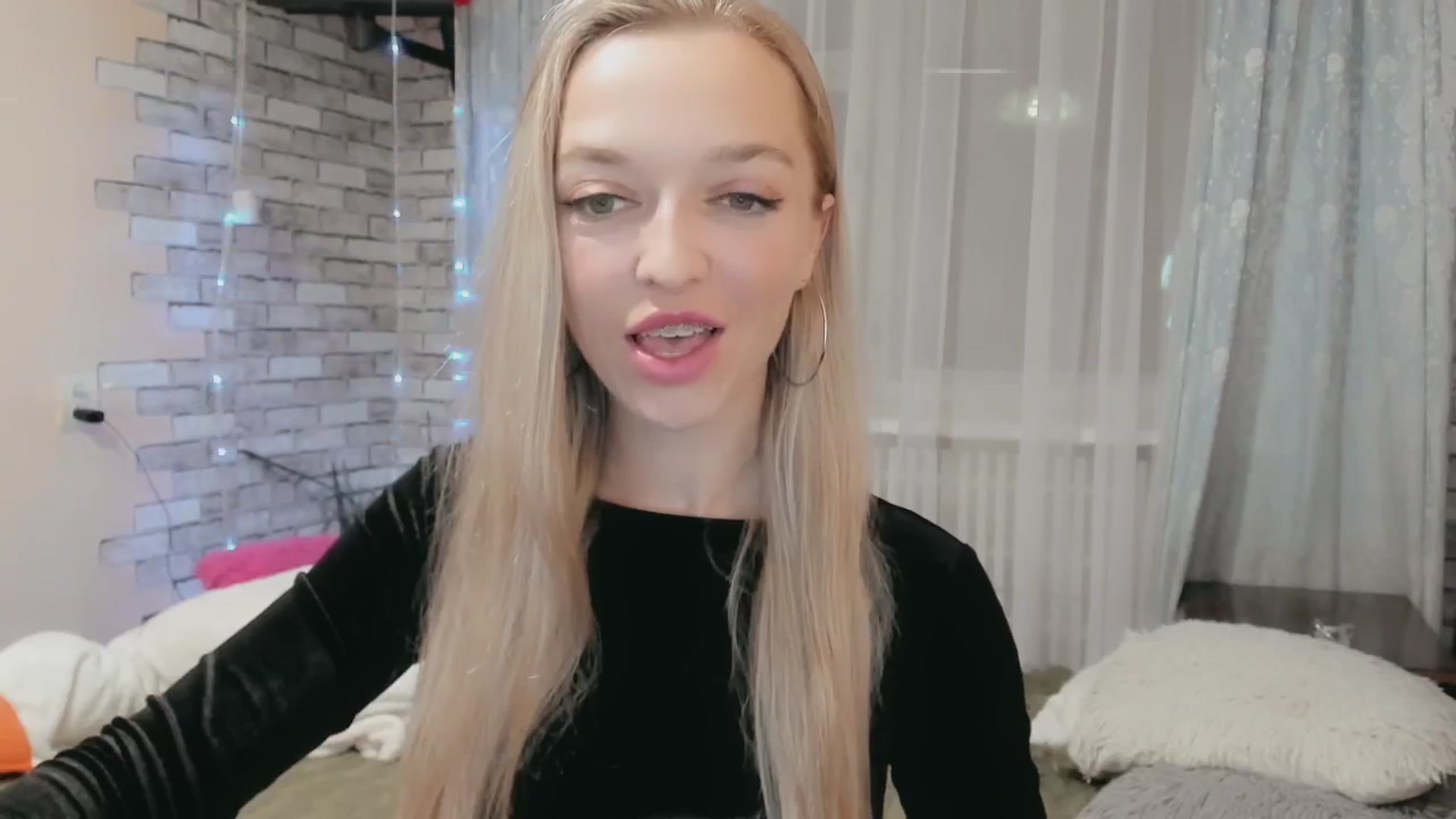 Gallery image thumbnail from Ambri_Lili's myfreecams stream on, 04/20/2024, 17:07 image 4 of 20