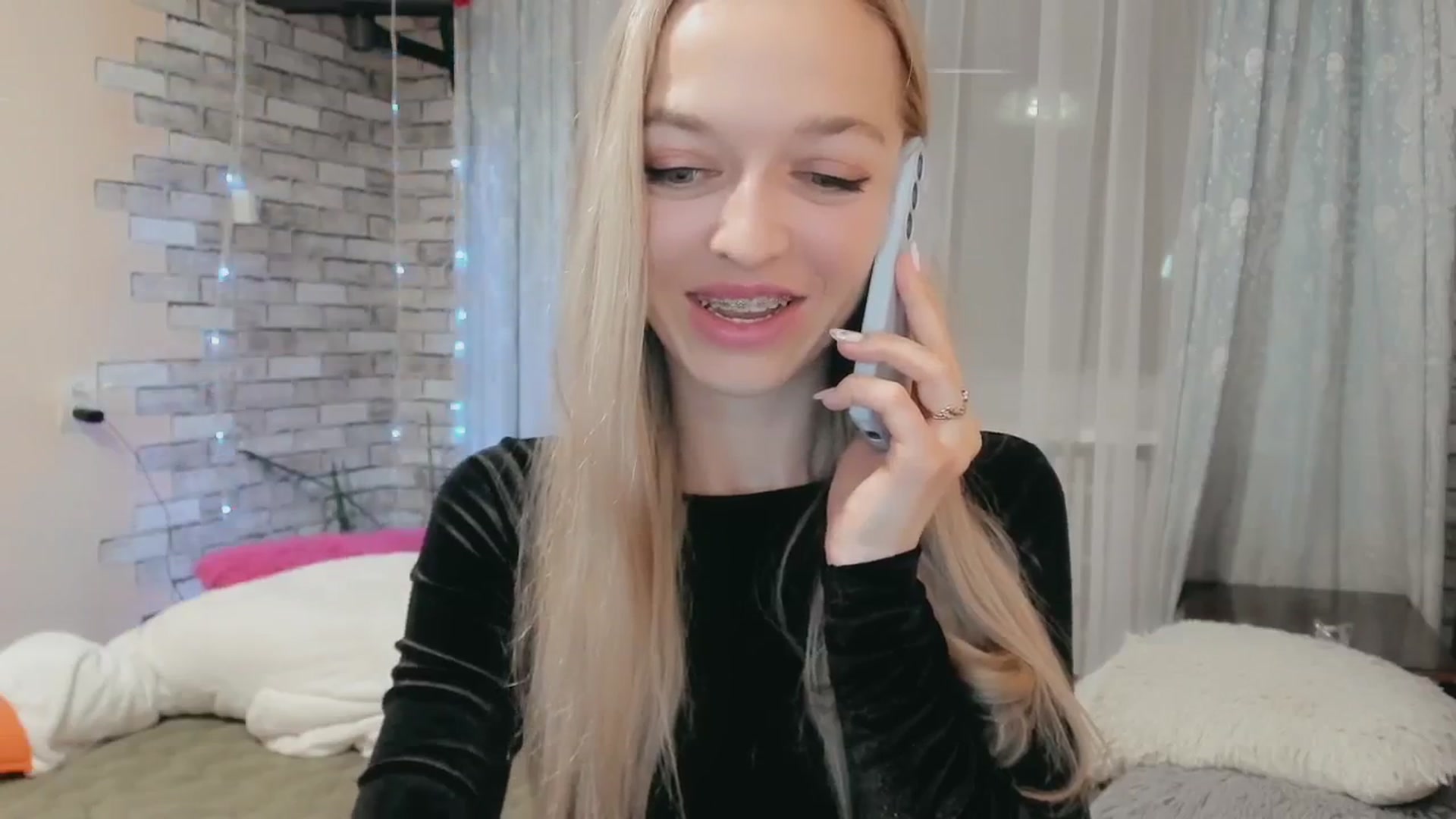 Gallery image thumbnail from Ambri_Lili's myfreecams stream on, 04/20/2024, 17:07 image 17 of 20