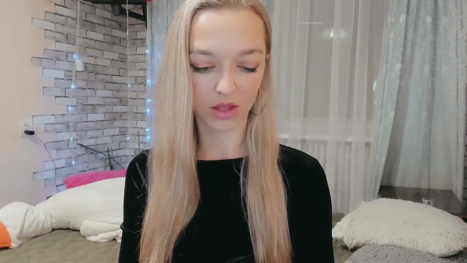 Gallery image thumbnail from Ambri_Lili's myfreecams stream on, 04/20/2024, 17:07 image 2 of 20
