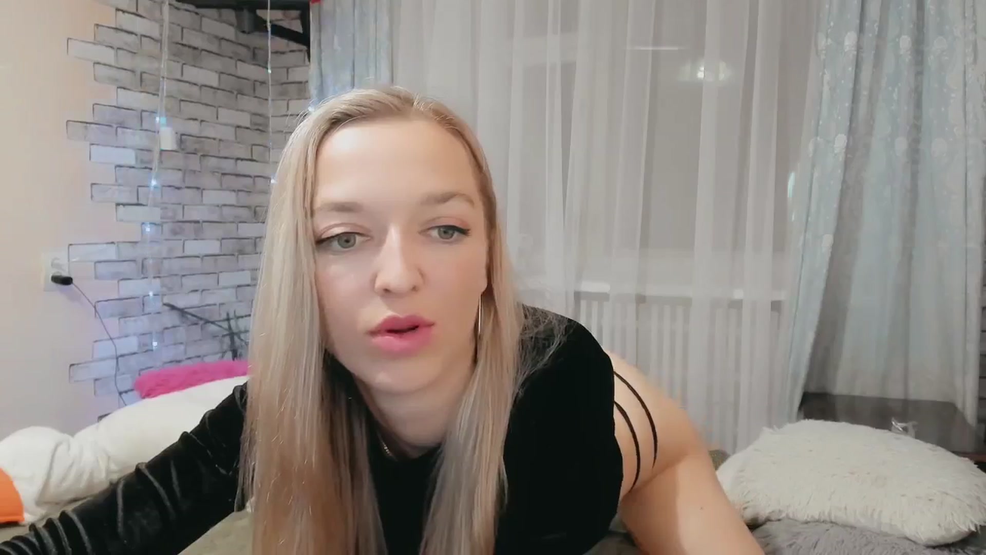 Gallery image thumbnail from Ambri_Lili's myfreecams stream on, 04/20/2024, 17:07 image 10 of 20