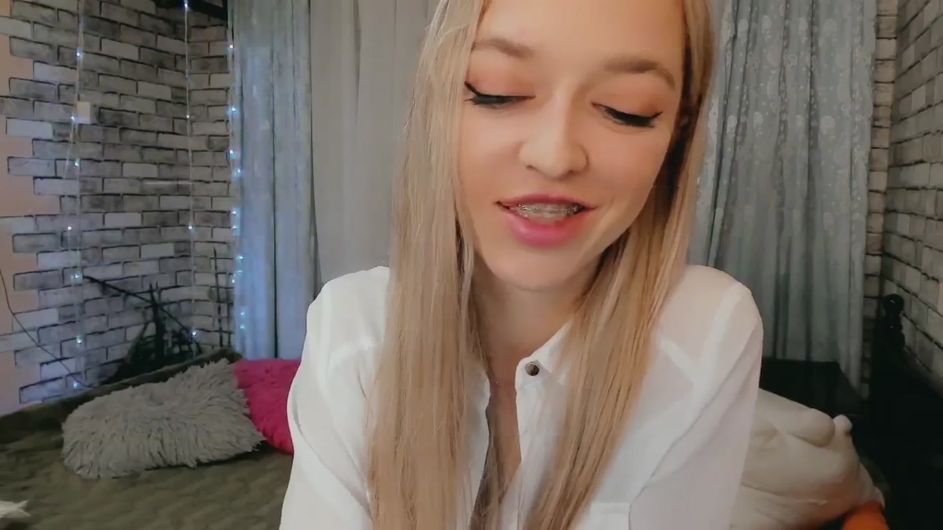 Gallery image thumbnail from Ambri_Lili's myfreecams stream on, 04/25/2024, 14:40 image 12 of 20