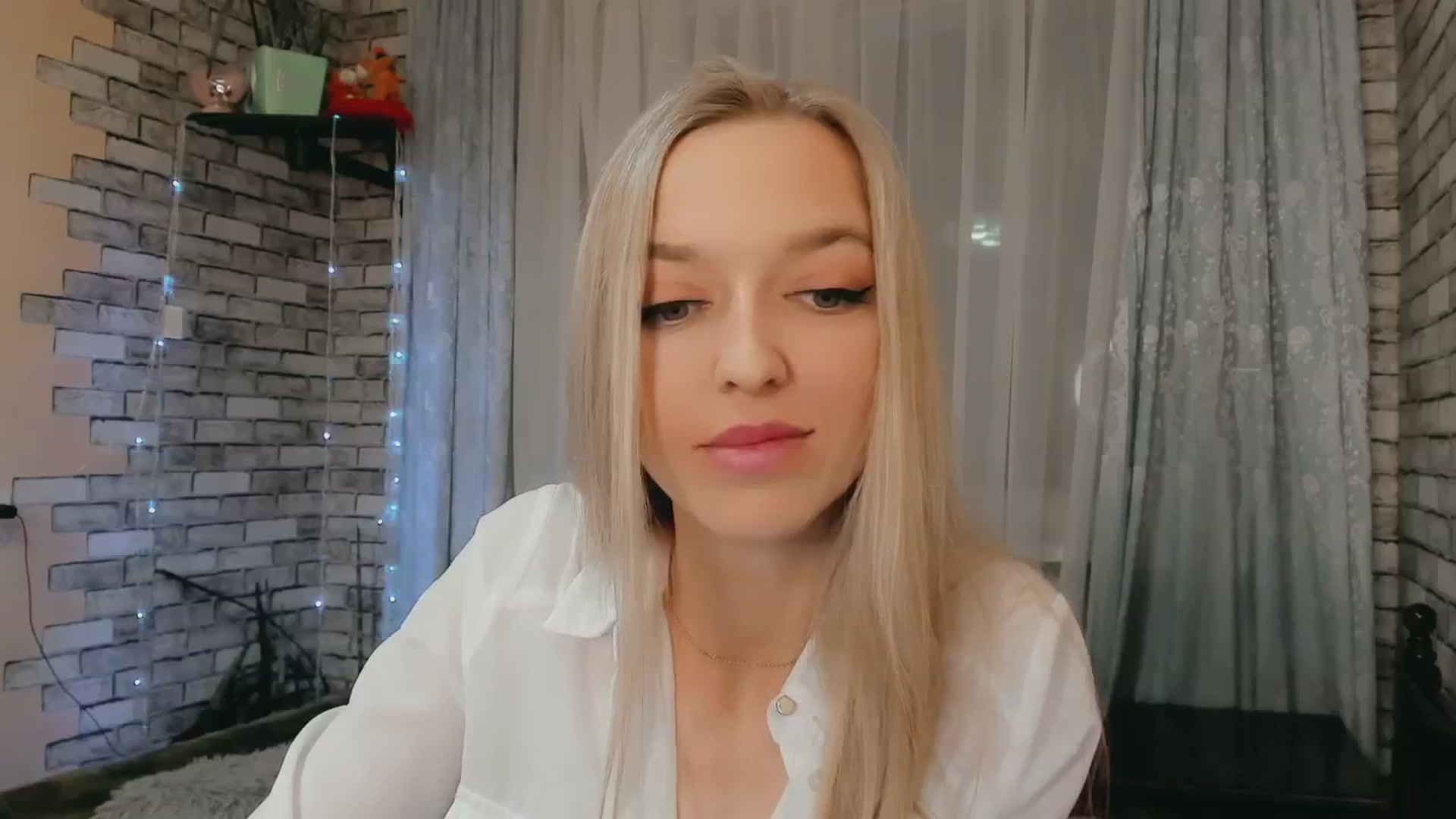 Gallery image thumbnail from Ambri_Lili's myfreecams stream on, 04/25/2024, 15:52 image 5 of 20