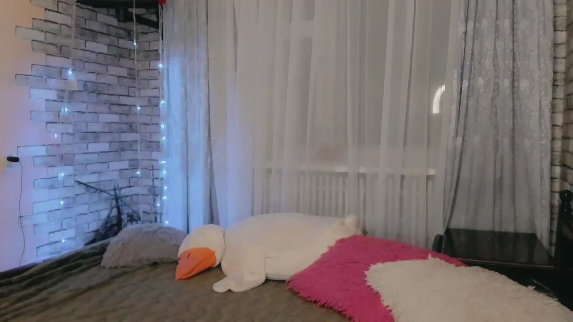 Gallery image thumbnail from Ambri_Lili's myfreecams stream on, 04/26/2024, 18:38 image 13 of 20