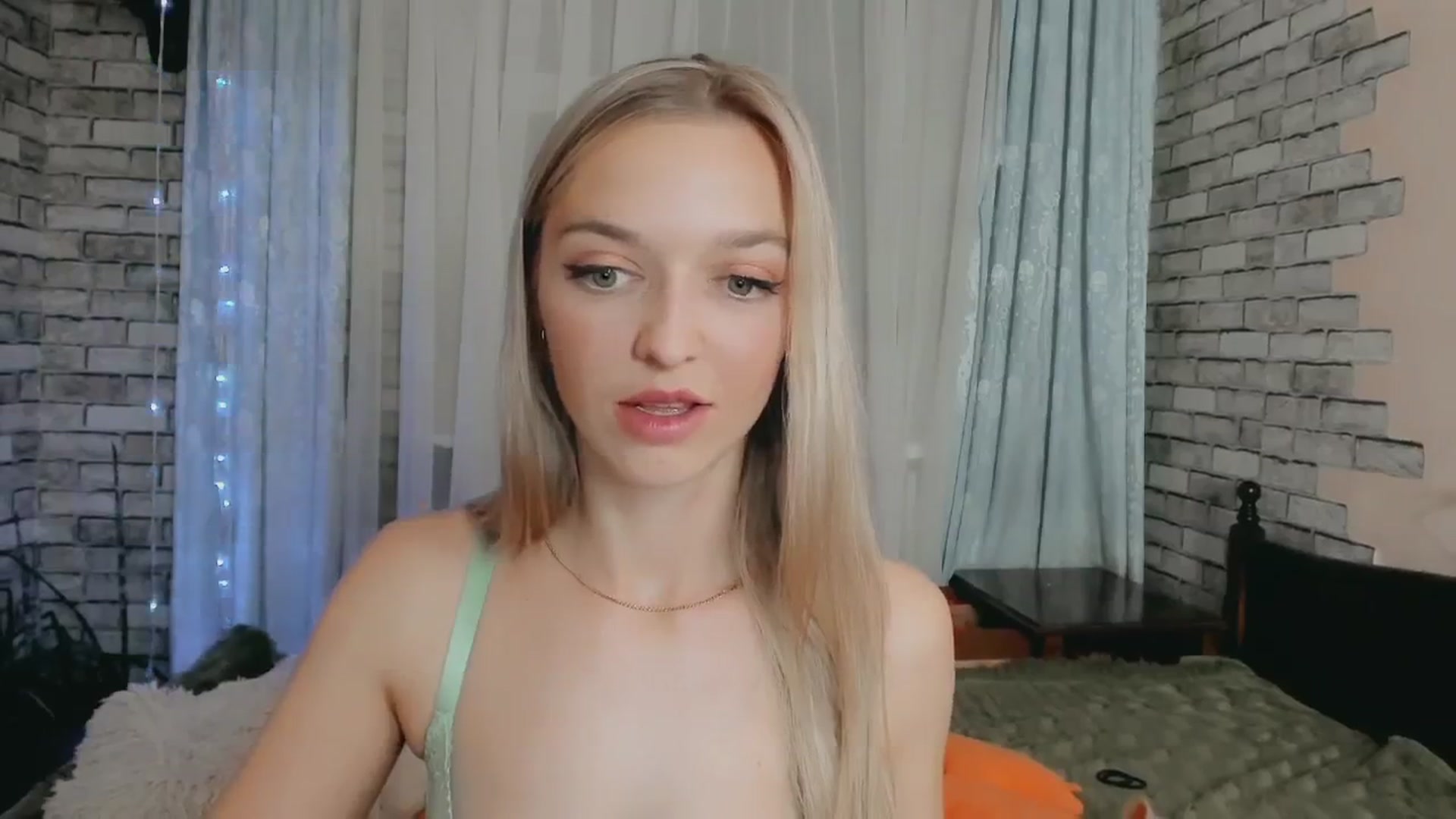 Gallery image thumbnail from Ambri_Lili's myfreecams stream on, 04/28/2024, 17:46 image 9 of 20
