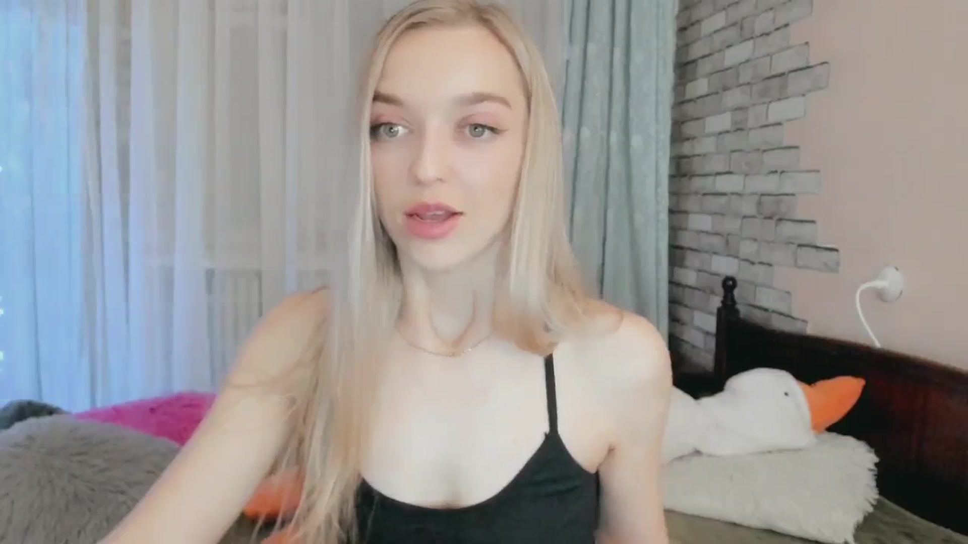Gallery image thumbnail from Ambri_Lili's myfreecams stream on, 04/29/2024, 17:50 image 7 of 20