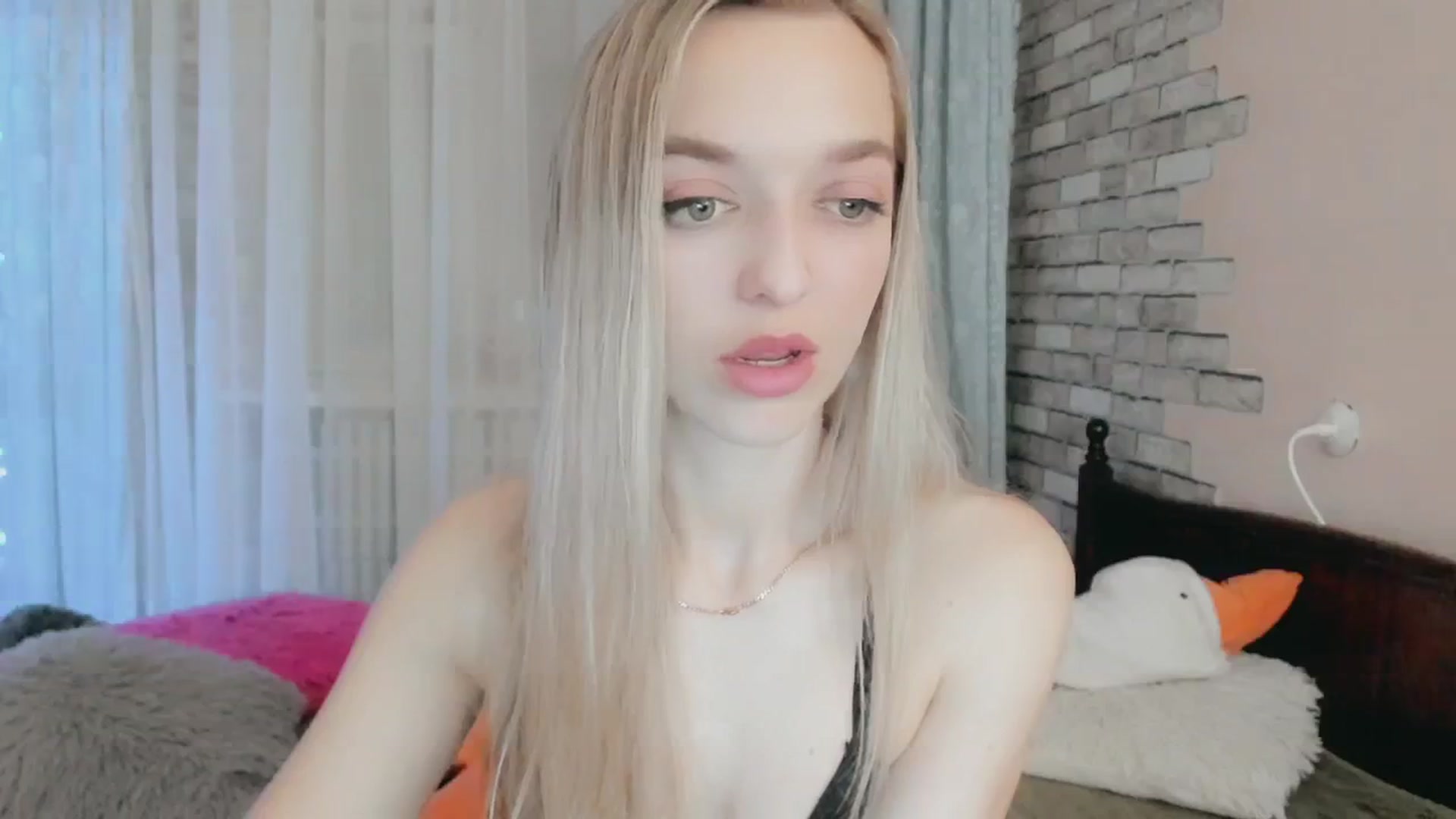 Gallery image thumbnail from Ambri_Lili's myfreecams stream on, 04/29/2024, 17:50 image 5 of 20