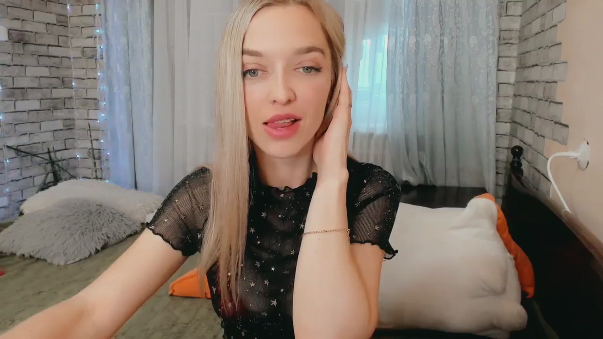 Gallery image thumbnail from Ambri_Lili's myfreecams stream on, 05/03/2024, 16:03 image 10 of 20