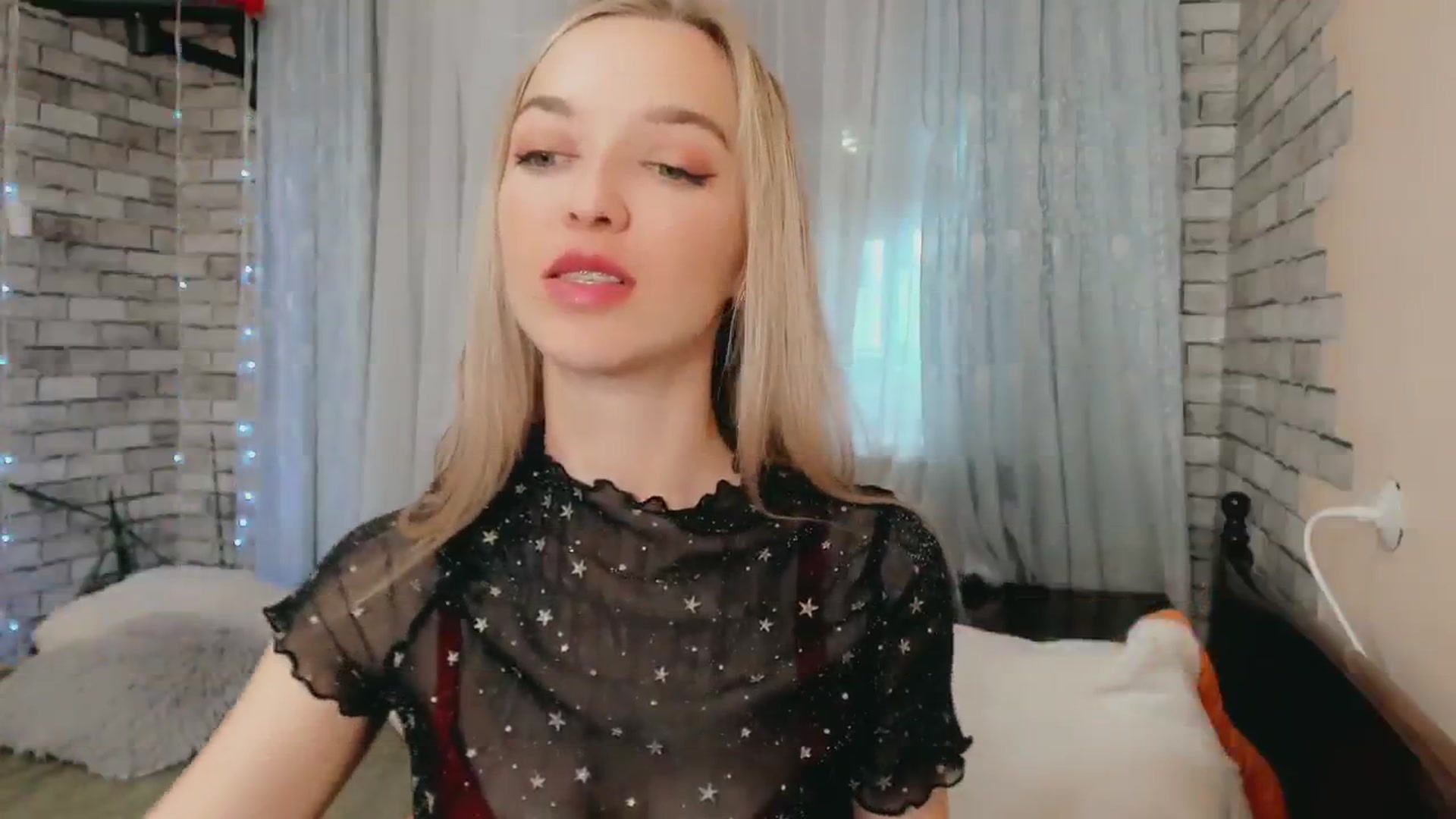 Gallery image thumbnail from Ambri_Lili's myfreecams stream on, 05/03/2024, 16:03 image 2 of 20