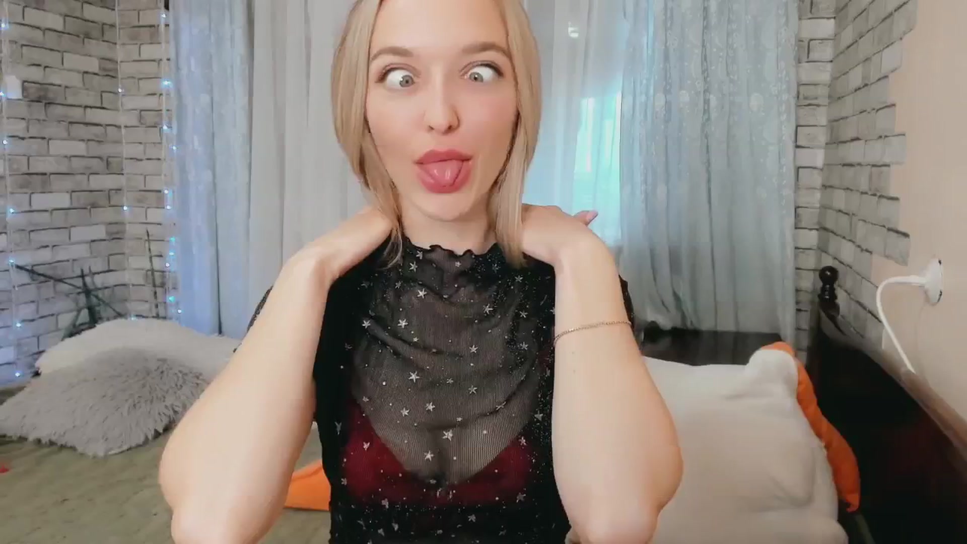 Gallery image thumbnail from Ambri_Lili's myfreecams stream on, 05/03/2024, 16:03 image 7 of 20