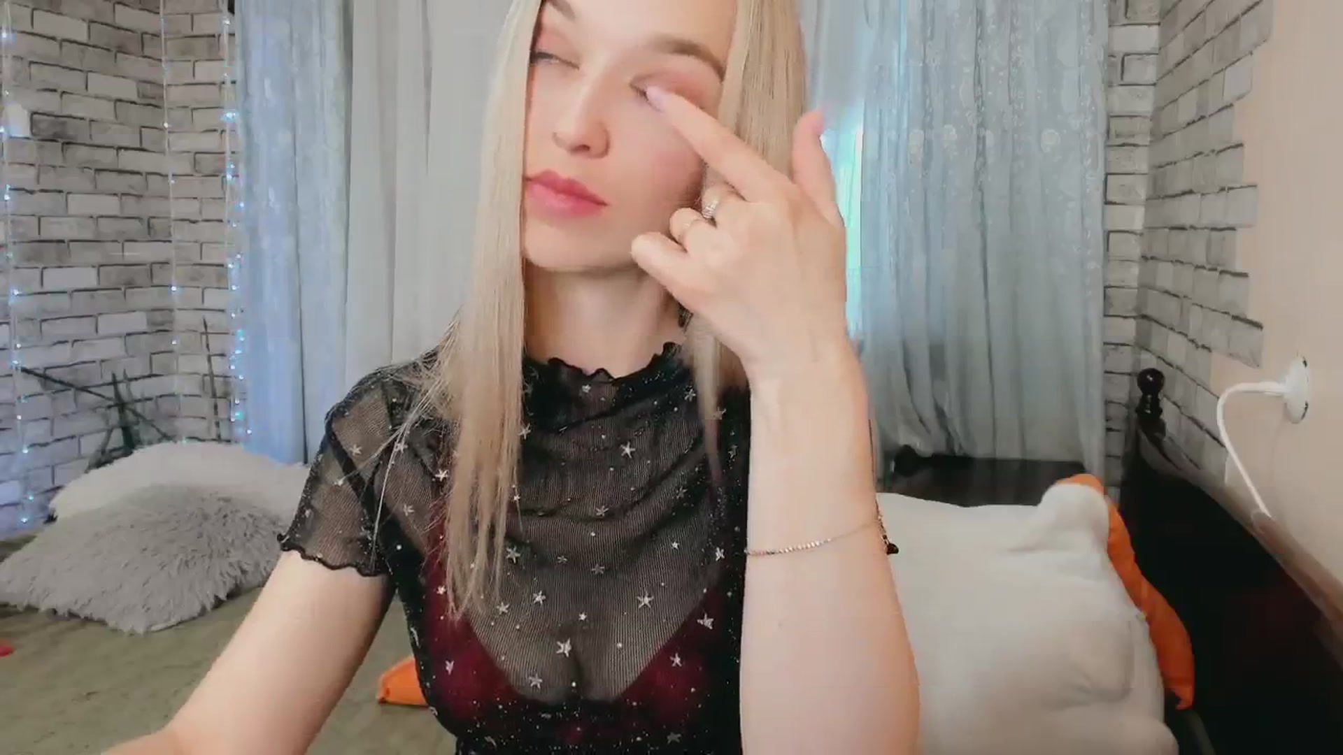 Gallery image thumbnail from Ambri_Lili's myfreecams stream on, 05/03/2024, 16:03 image 9 of 20