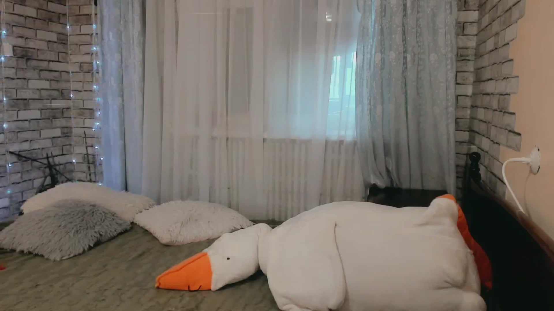 Gallery image thumbnail from Ambri_Lili's myfreecams stream on, 05/03/2024, 16:03 image 8 of 20