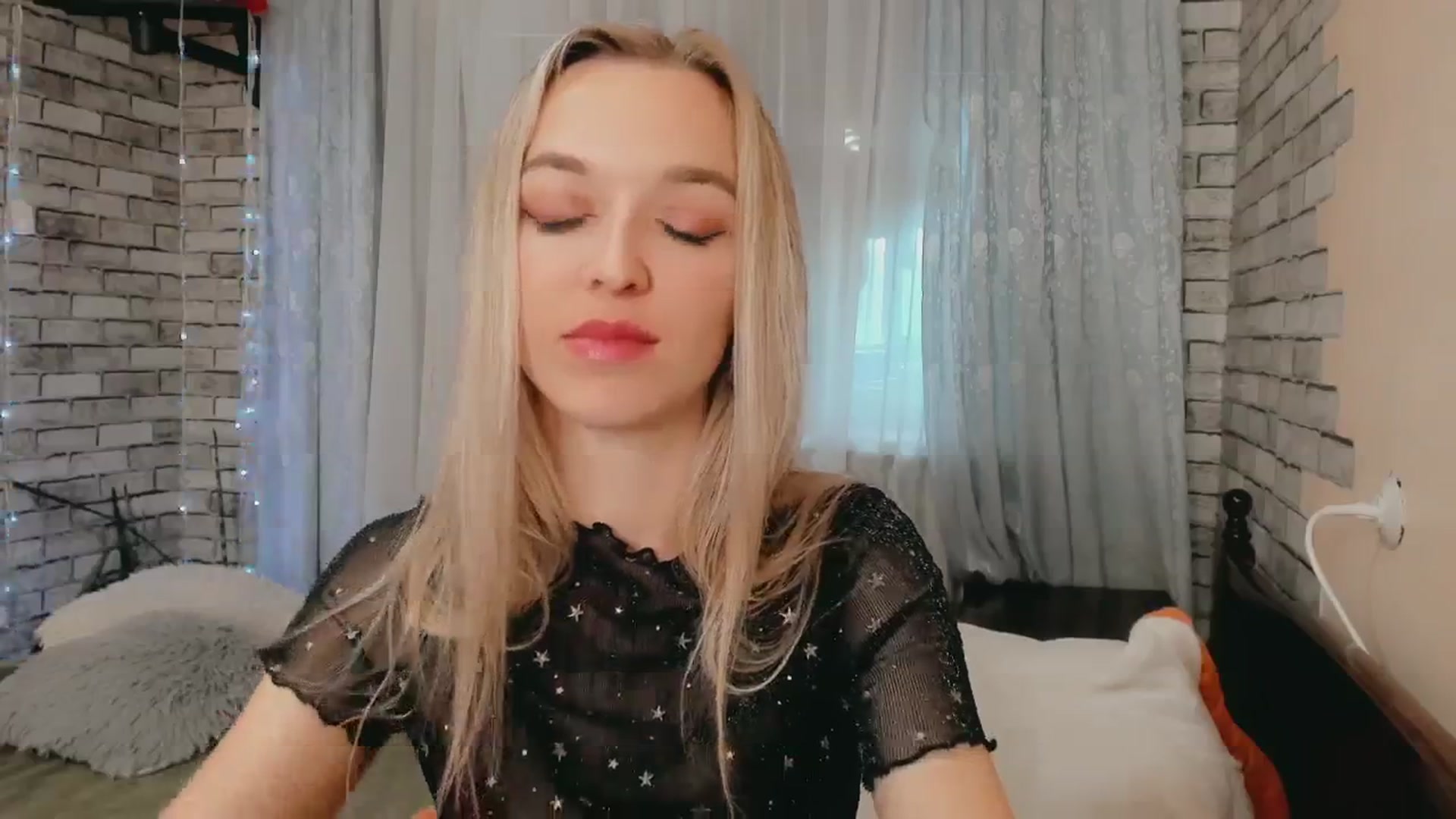 Gallery image thumbnail from Ambri_Lili's myfreecams stream on, 05/03/2024, 16:03 image 4 of 20