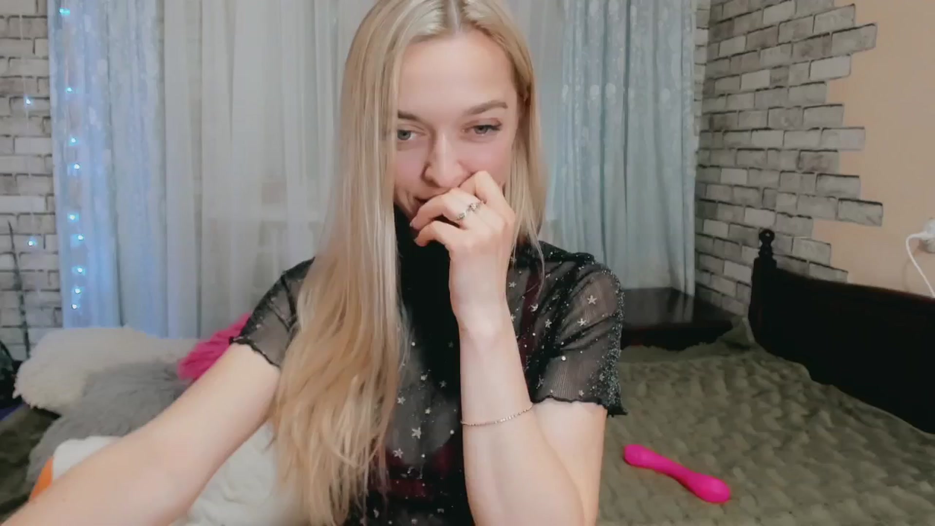 Gallery image thumbnail from Ambri_Lili's myfreecams stream on, 05/03/2024, 16:51 image 17 of 20