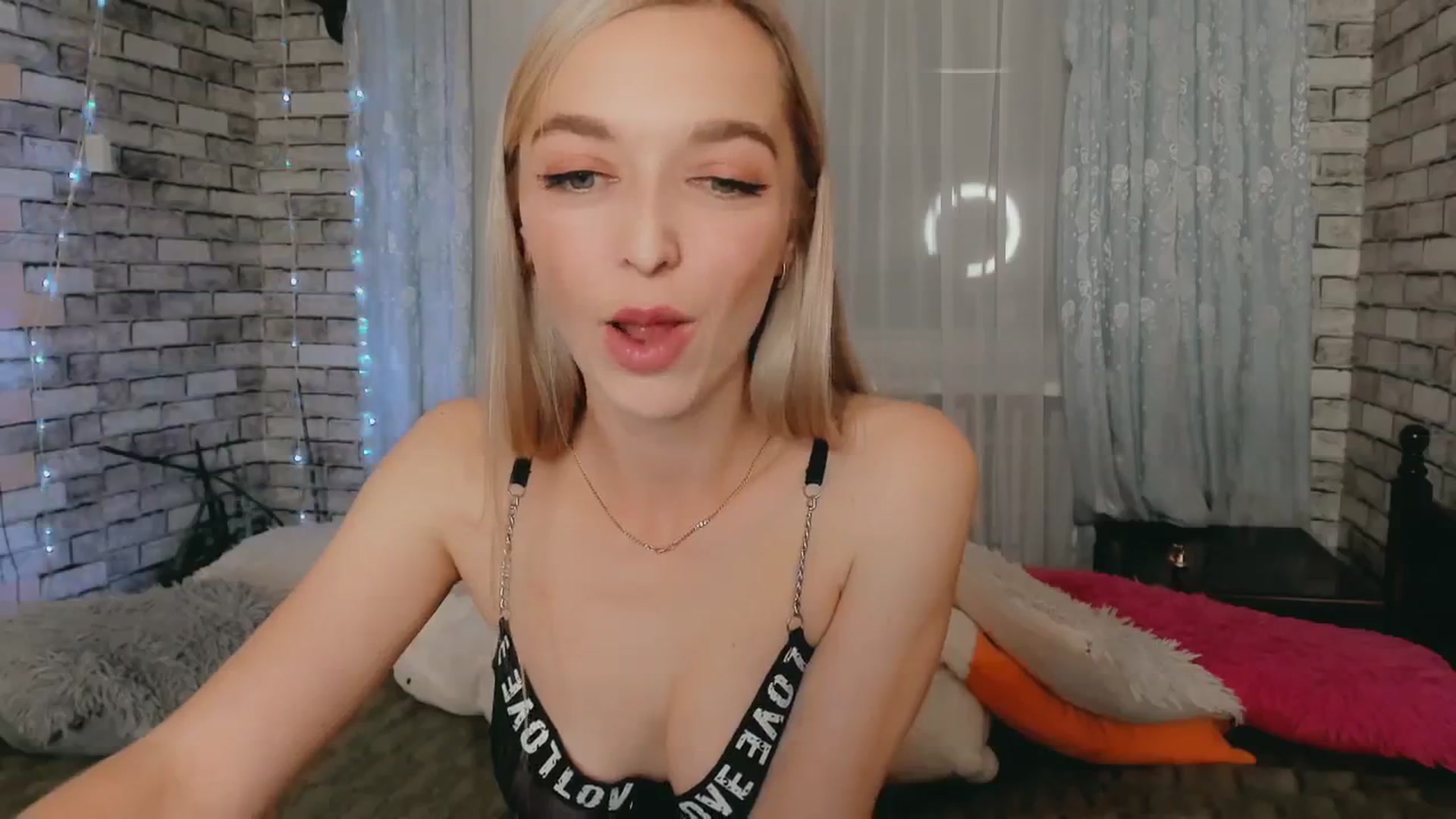 Gallery image thumbnail from Ambri_Lili's myfreecams stream on, 05/06/2024, 16:56 image 11 of 20