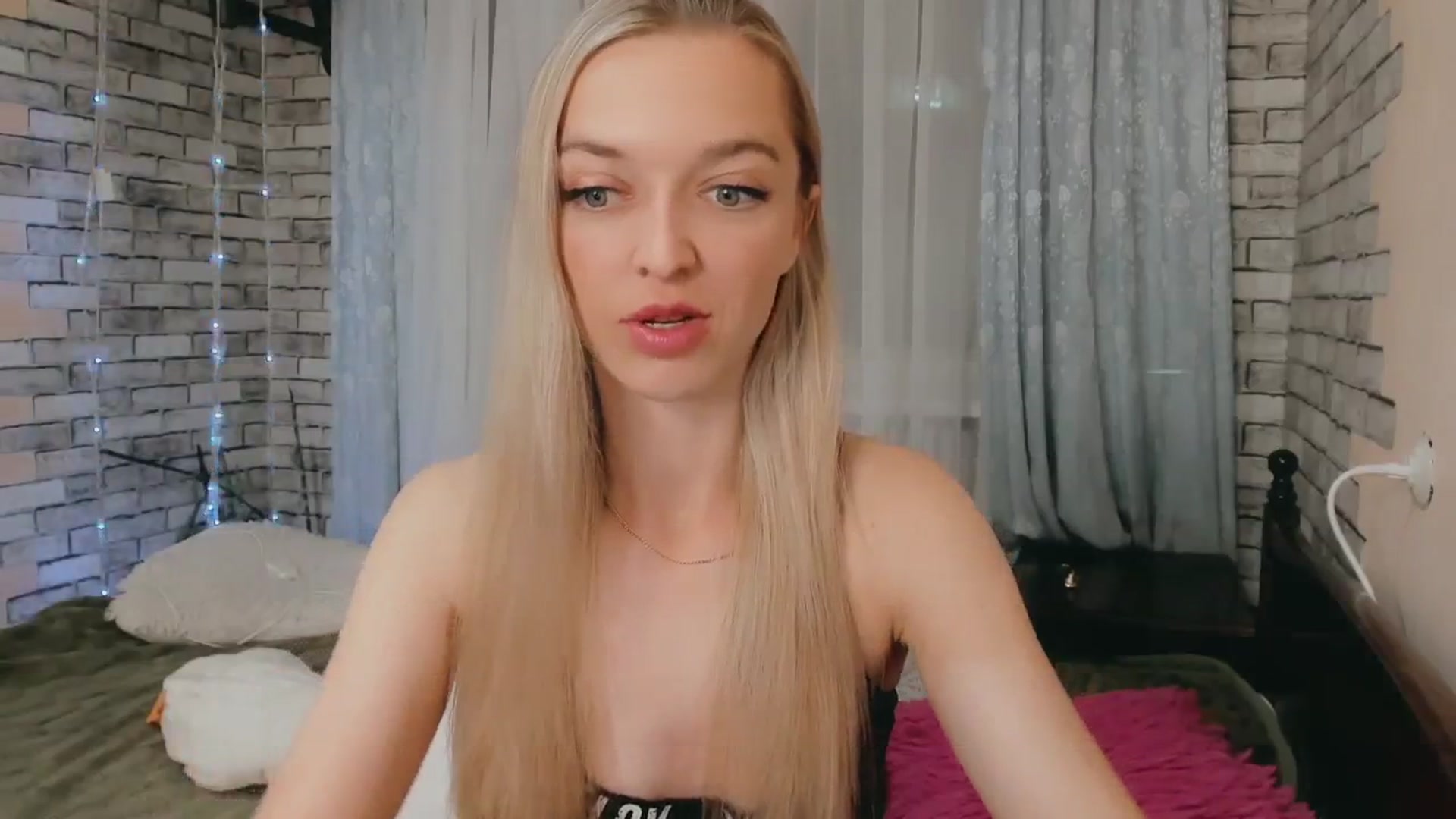 Gallery image thumbnail from Ambri_Lili's myfreecams stream on, 05/07/2024, 15:15 image 2 of 20