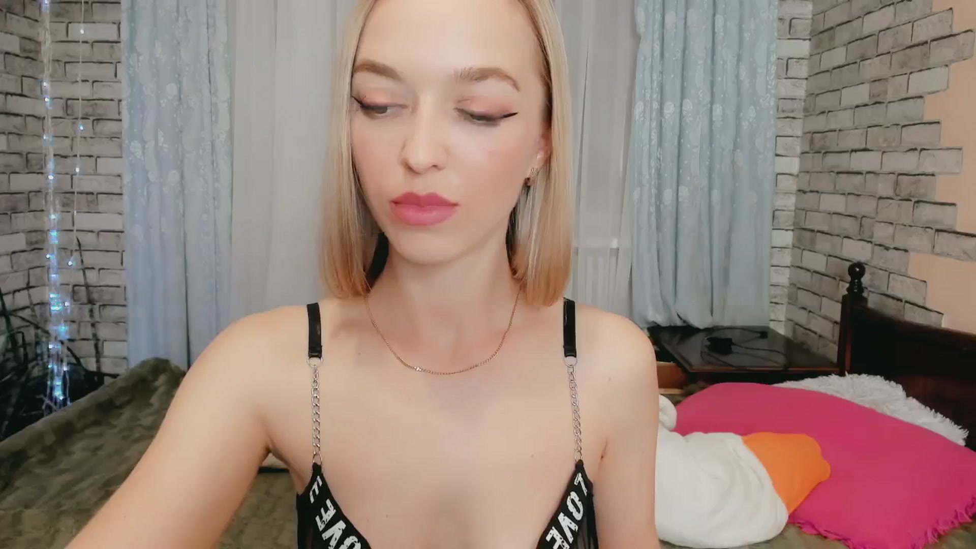 Gallery image thumbnail from Ambri_Lili's myfreecams stream on, 05/09/2024, 15:51 image 5 of 20