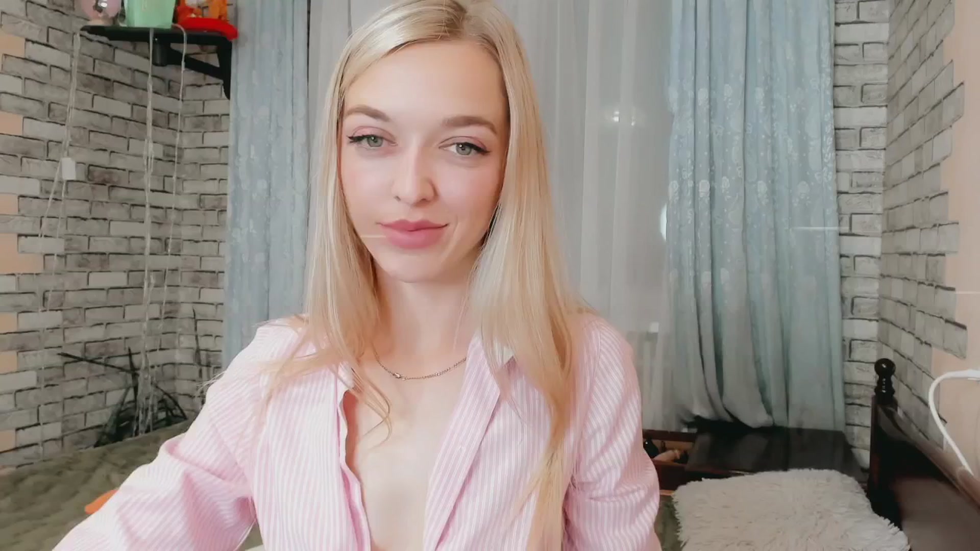 Gallery image thumbnail from Ambri_Lili's myfreecams stream on, 05/10/2024, 18:38 image 13 of 20