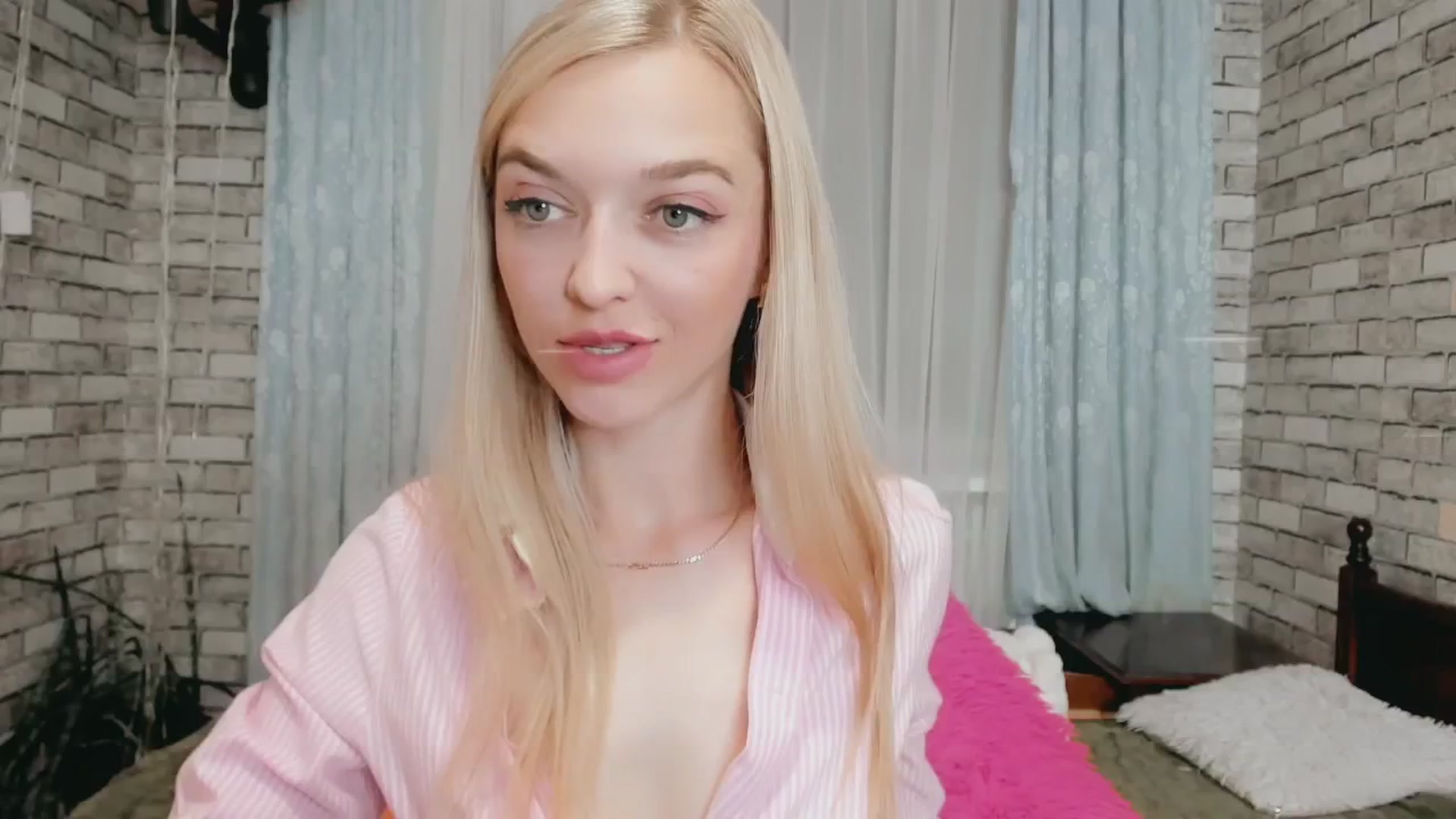 Gallery image thumbnail from Ambri_Lili's myfreecams stream on, 05/10/2024, 18:38 image 18 of 20