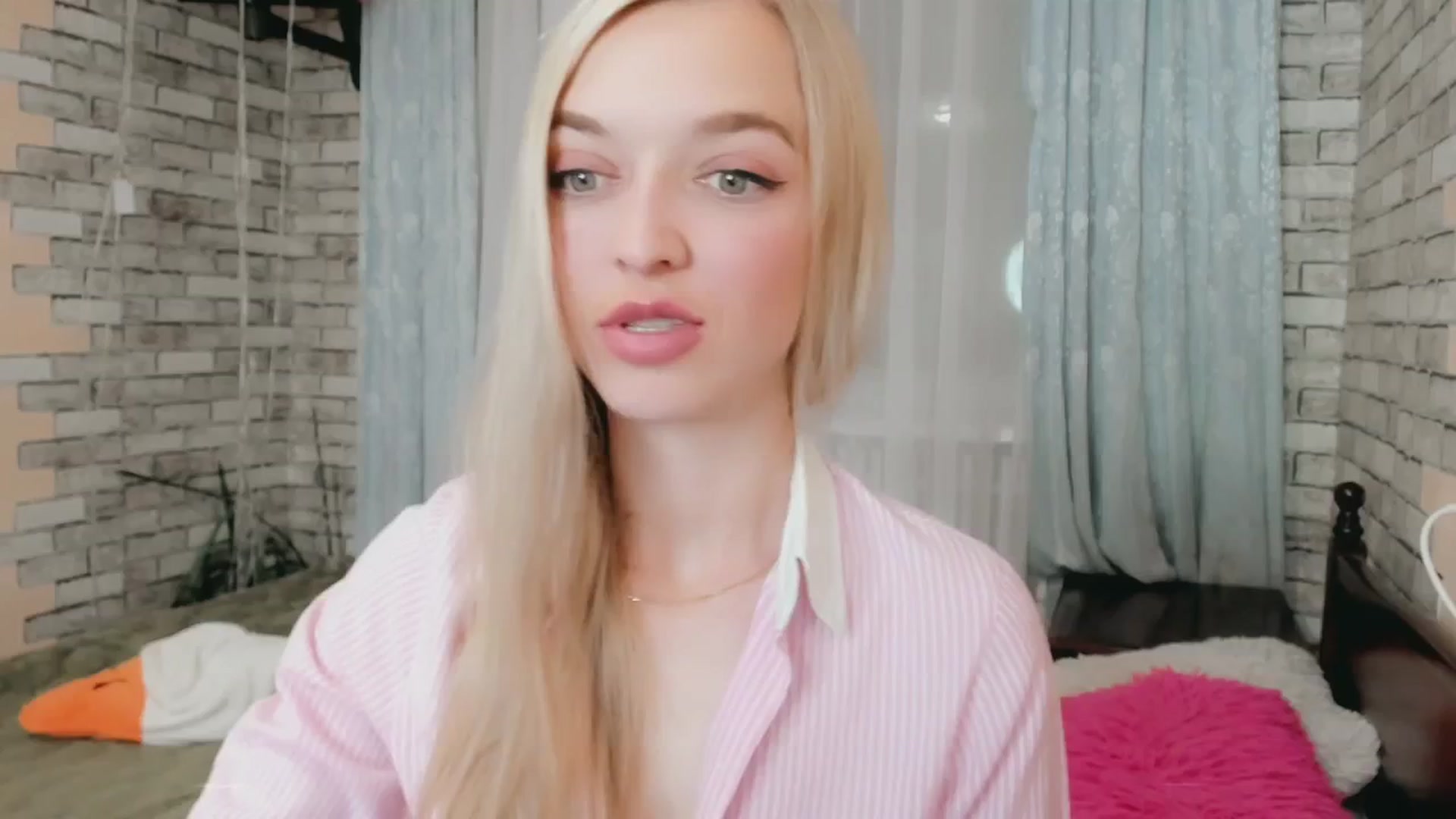 Gallery image thumbnail from Ambri_Lili's myfreecams stream on, 05/10/2024, 18:38 image 2 of 20