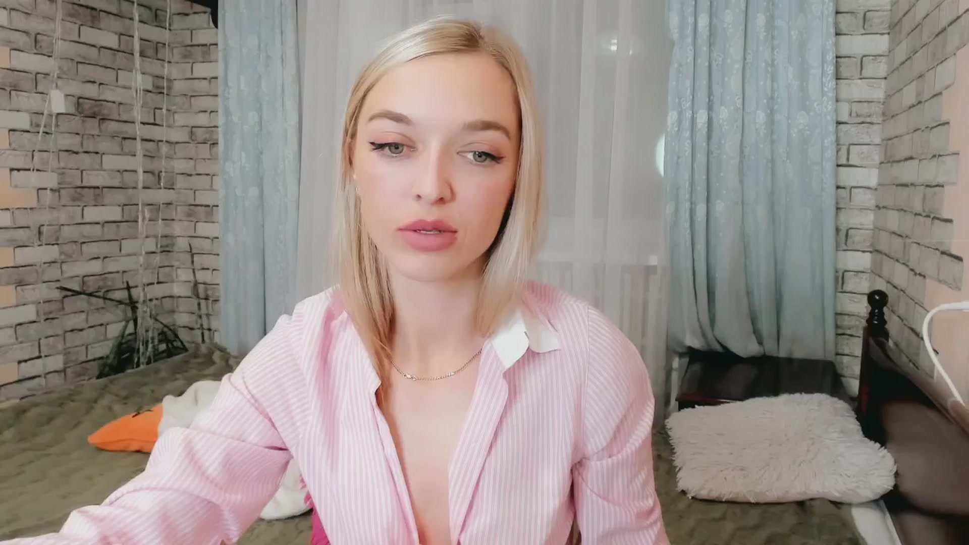 Gallery image thumbnail from Ambri_Lili's myfreecams stream on, 05/10/2024, 18:38 image 8 of 20