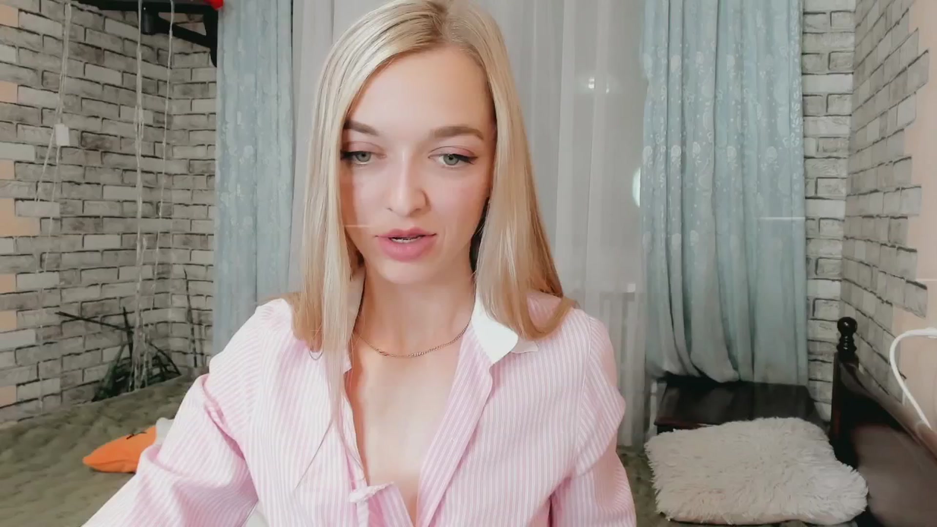 Gallery image thumbnail from Ambri_Lili's myfreecams stream on, 05/10/2024, 18:38 image 9 of 20