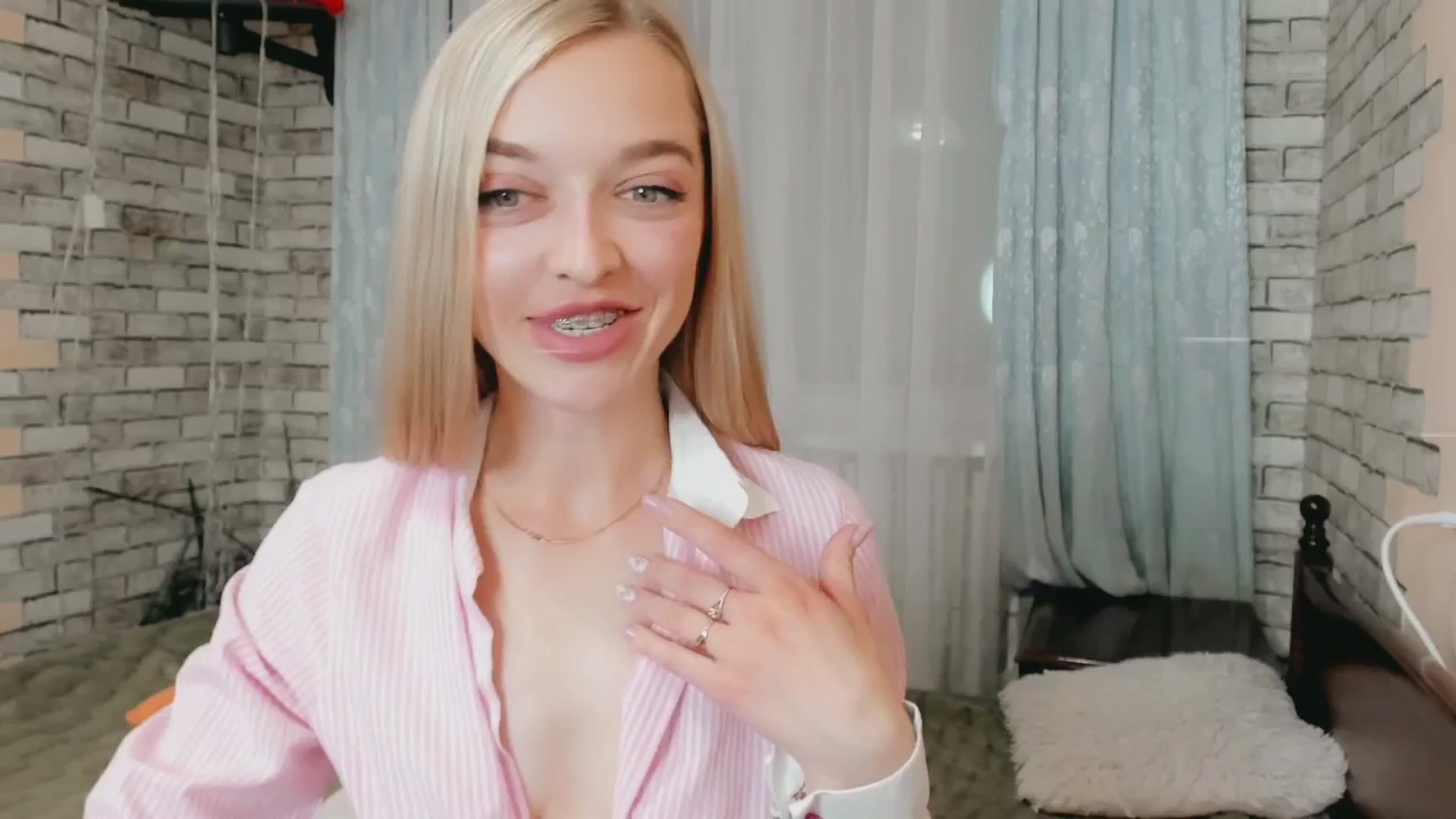 Gallery image thumbnail from Ambri_Lili's myfreecams stream on, 05/10/2024, 18:38 image 10 of 20