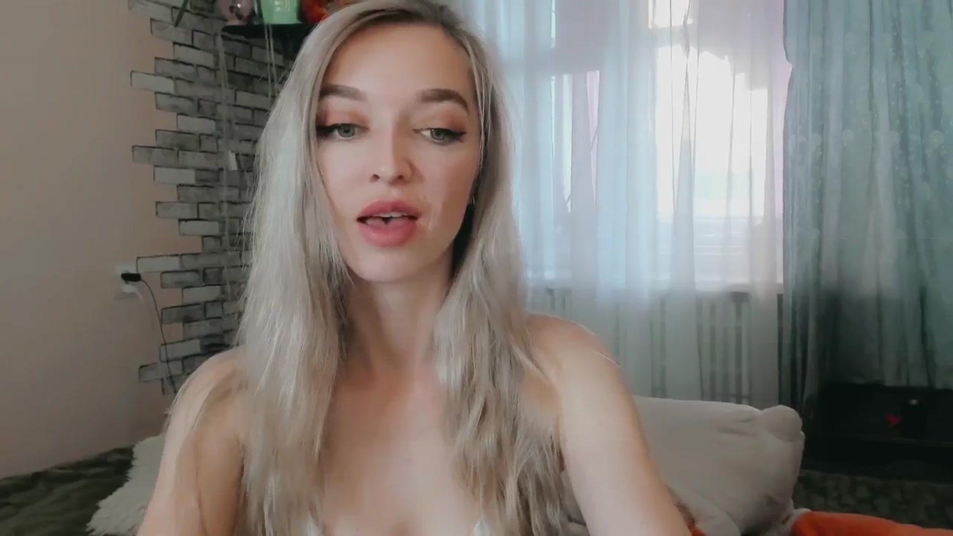 Gallery image thumbnail from Ambri_Lili's myfreecams stream on, 05/27/2024, 14:45 image 2 of 20