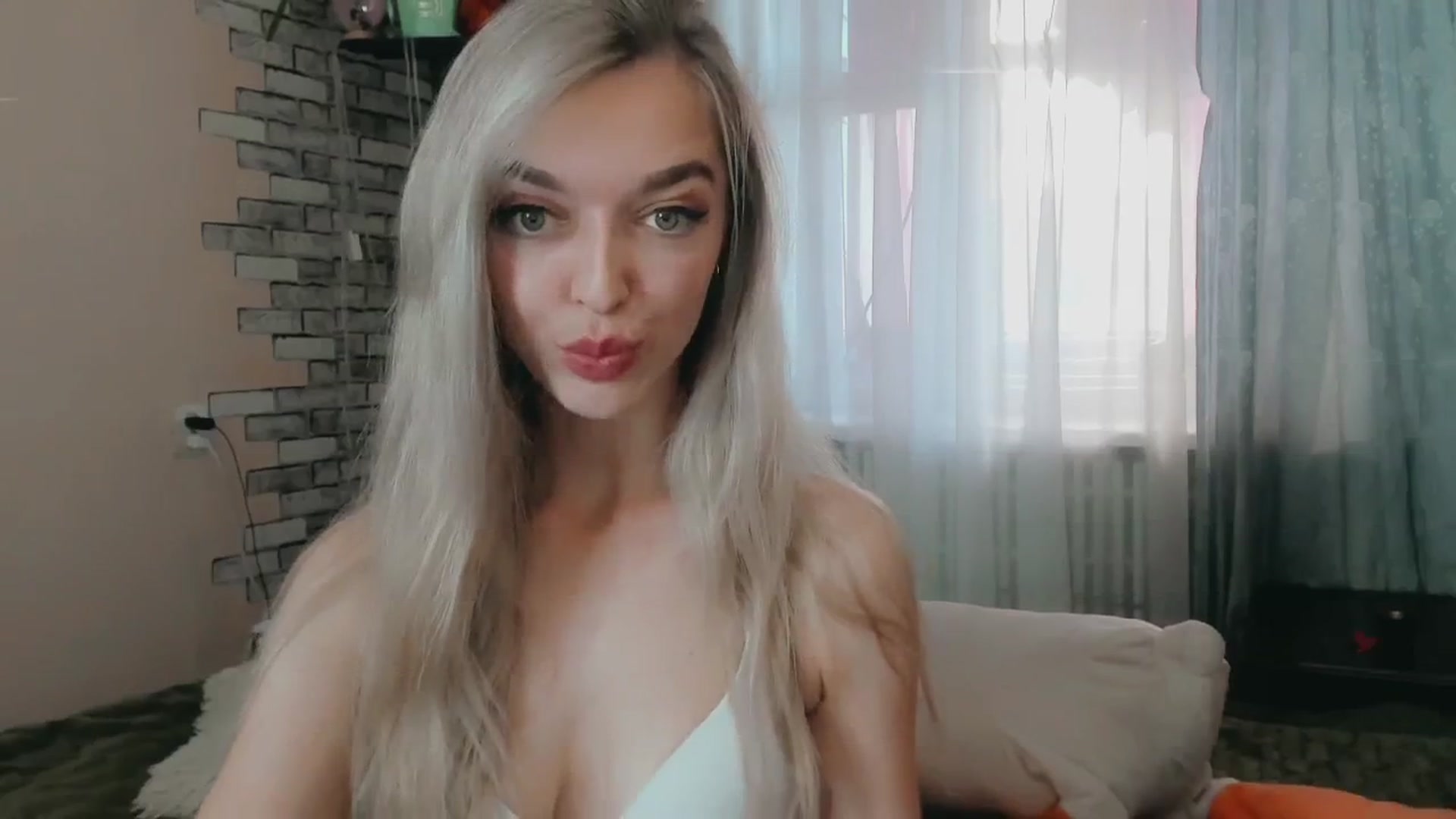 Gallery image thumbnail from Ambri_Lili's myfreecams stream on, 05/27/2024, 14:45 image 15 of 20