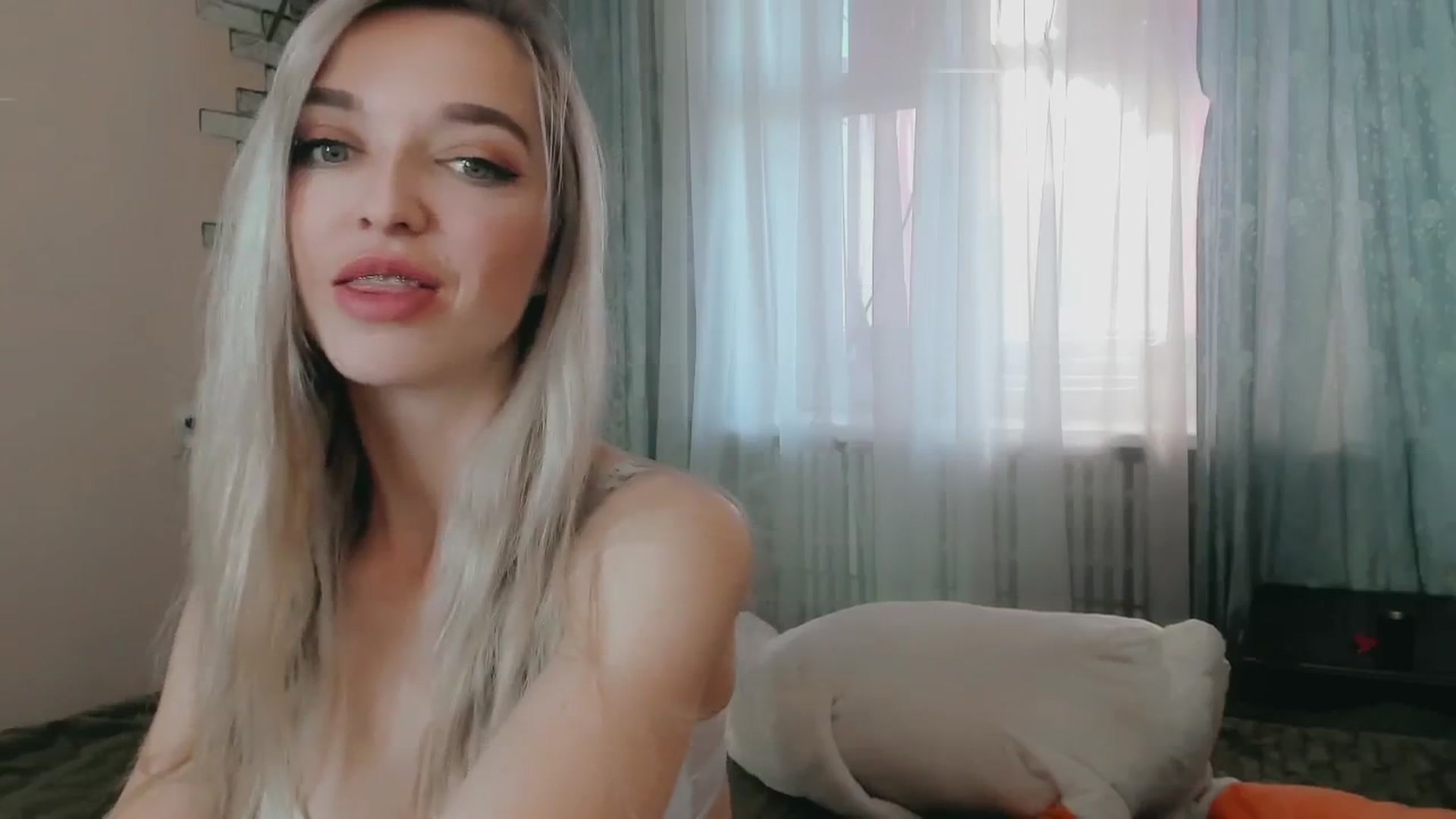 Gallery image thumbnail from Ambri_Lili's myfreecams stream on, 05/27/2024, 14:45 image 12 of 20
