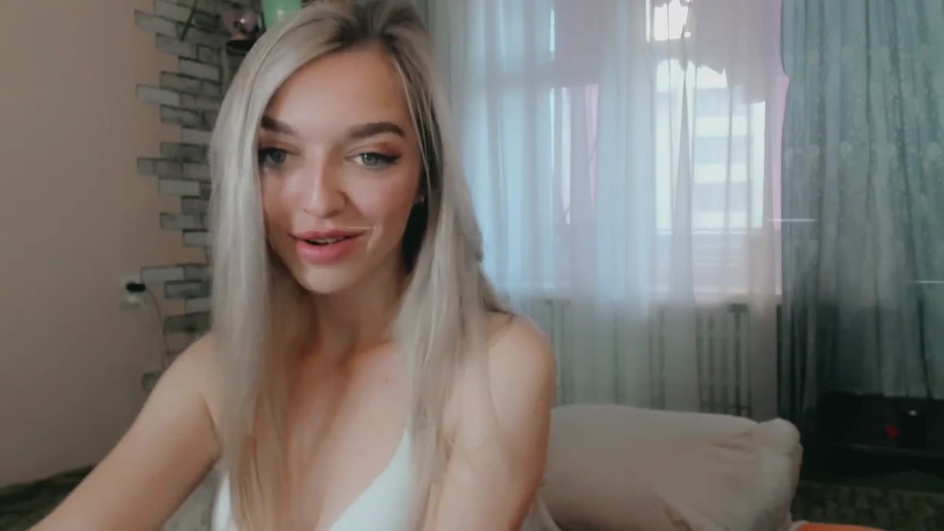 Gallery image thumbnail from Ambri_Lili's myfreecams stream on, 05/27/2024, 15:34 image 15 of 20