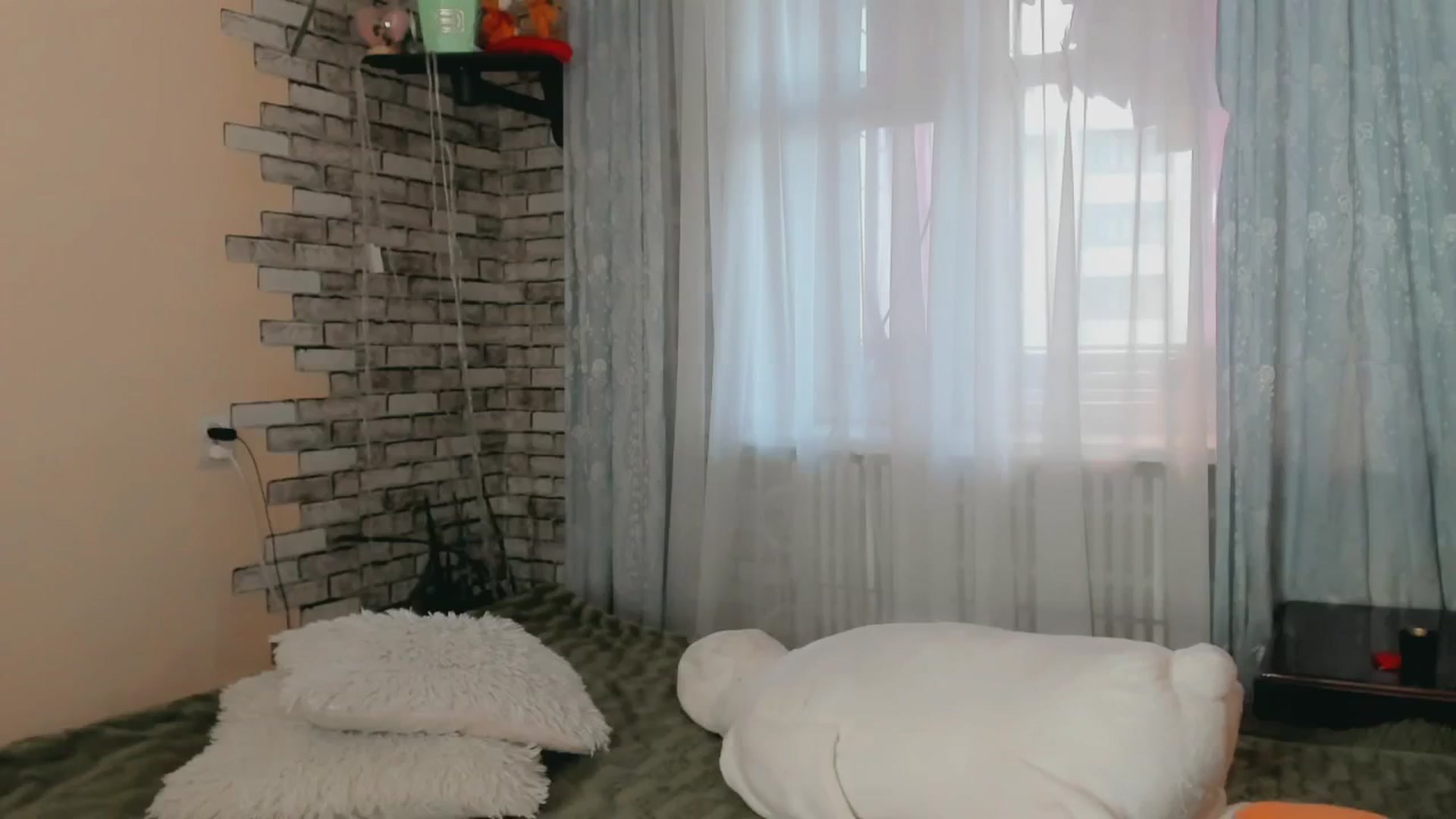 Gallery image thumbnail from Ambri_Lili's myfreecams stream on, 05/27/2024, 16:04 image 15 of 20