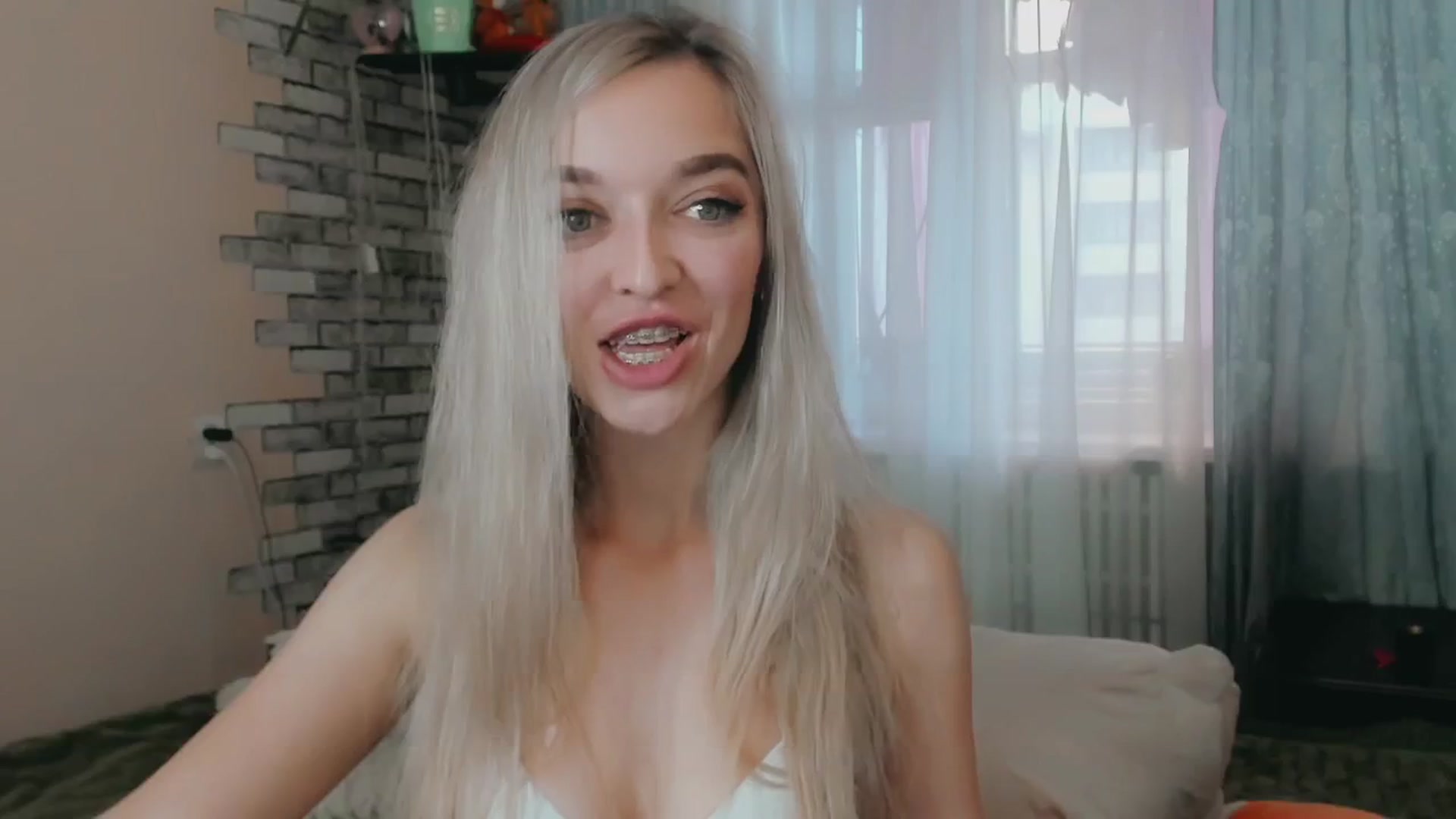 Gallery image thumbnail from Ambri_Lili's myfreecams stream on, 05/27/2024, 16:04 image 4 of 20