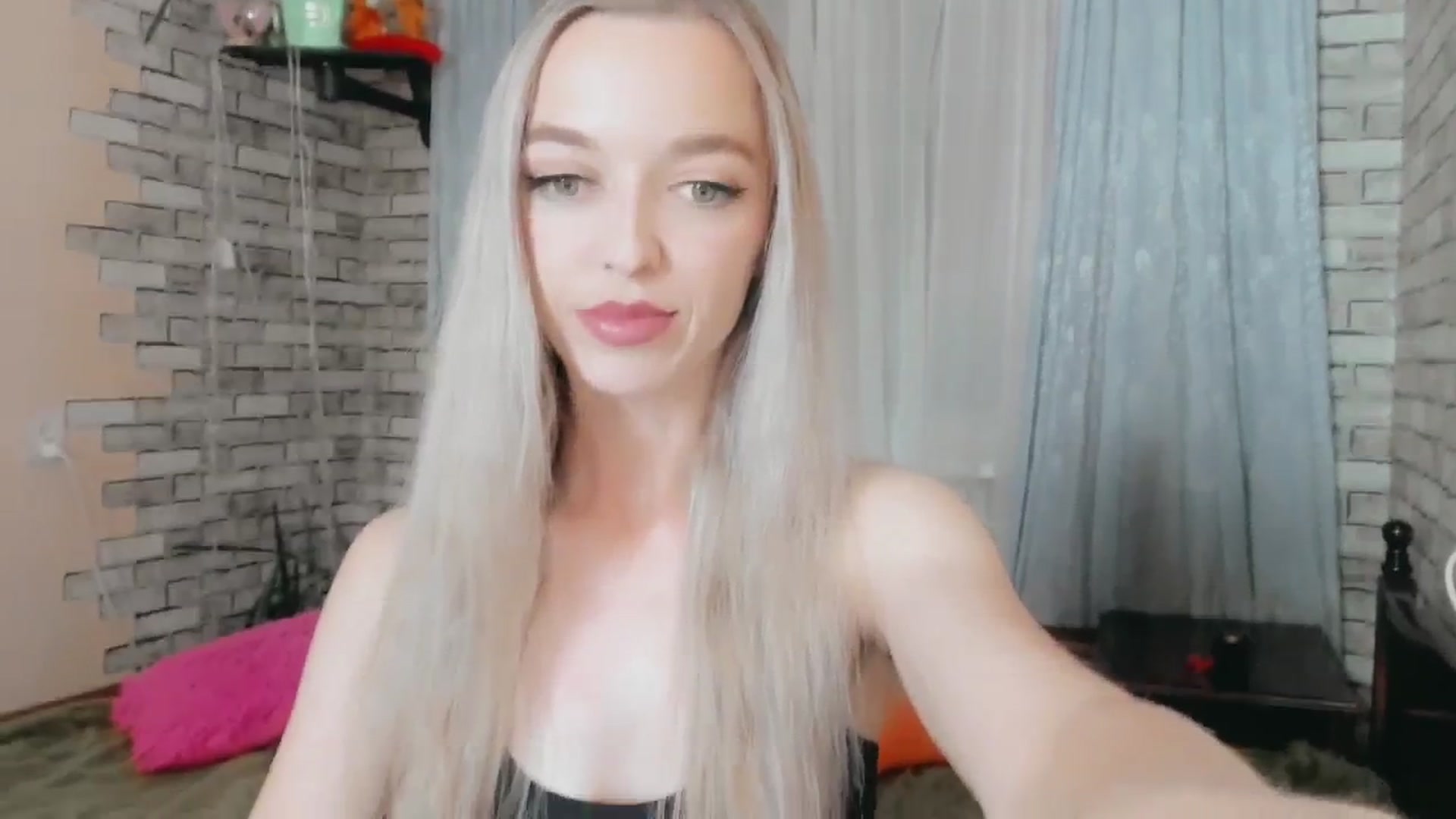 Gallery image thumbnail from Ambri_Lili's myfreecams stream on, 05/29/2024, 16:34 image 3 of 20