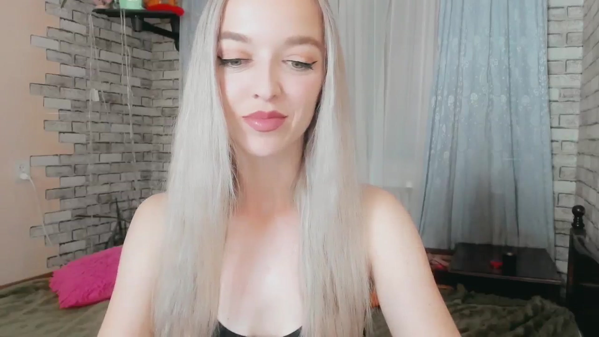 Gallery image thumbnail from Ambri_Lili's myfreecams stream on, 05/29/2024, 16:34 image 4 of 20