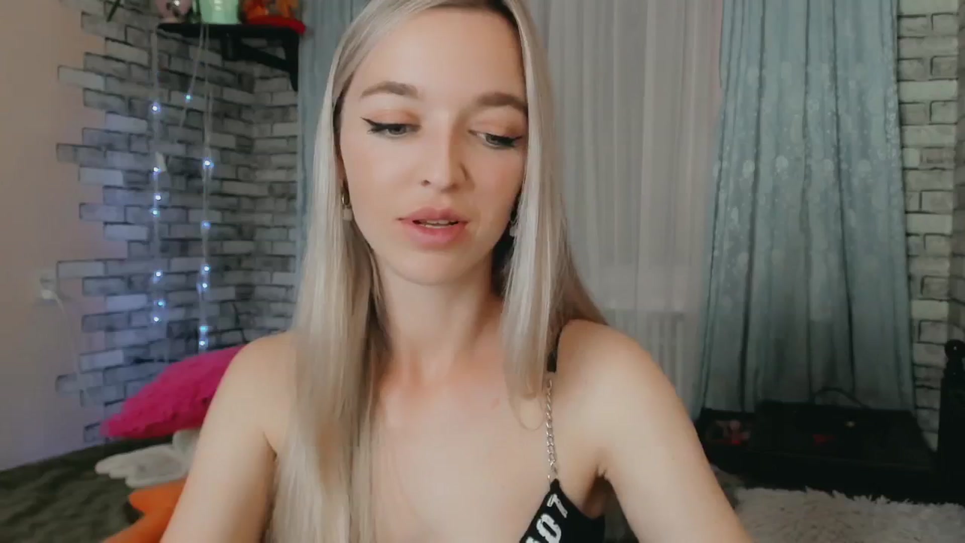Gallery image thumbnail from Ambri_Lili's myfreecams stream on, 05/30/2024, 14:50 image 9 of 20
