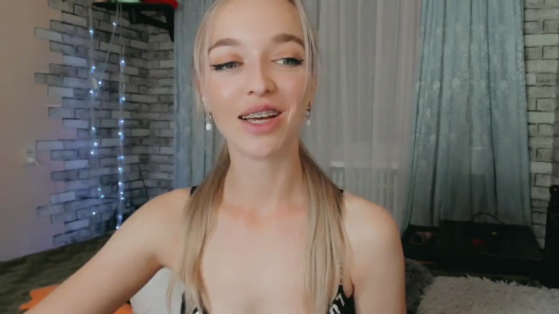 Gallery image thumbnail from Ambri_Lili's myfreecams stream on, 05/30/2024, 15:45 image 15 of 20