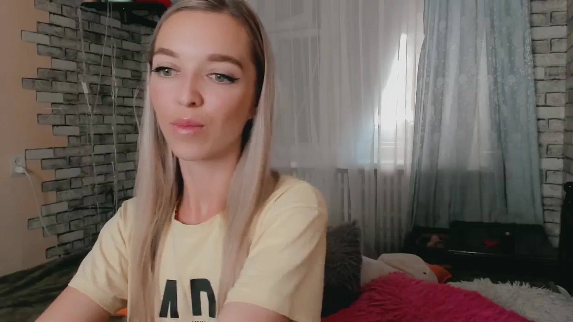 Gallery image thumbnail from Ambri_Lili's myfreecams stream on, 05/31/2024, 14:18 image 11 of 20