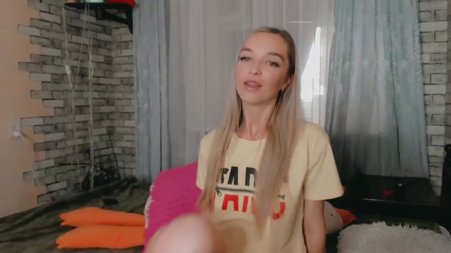 Gallery image thumbnail from Ambri_Lili's myfreecams stream on, 05/31/2024, 14:50 image 12 of 20