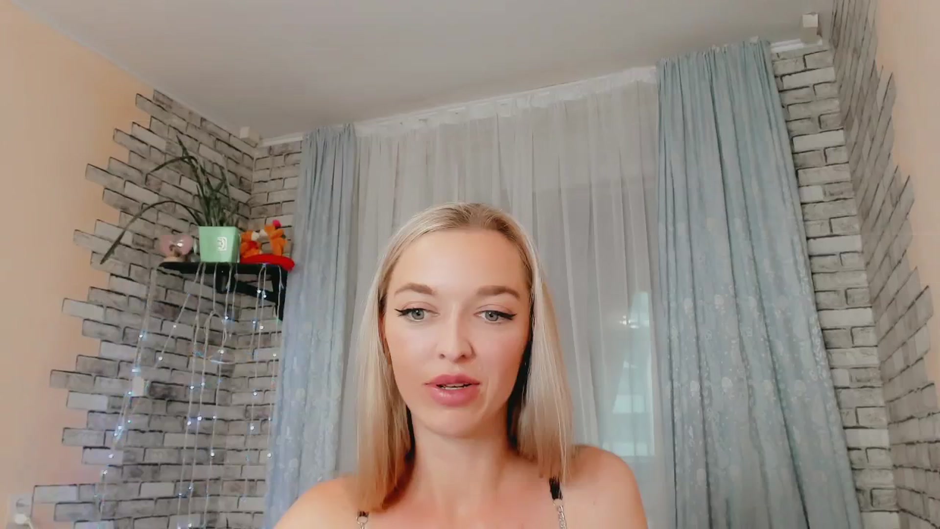 Gallery image thumbnail from Ambri_Lili's myfreecams stream on, 06/03/2024, 17:30 image 8 of 20