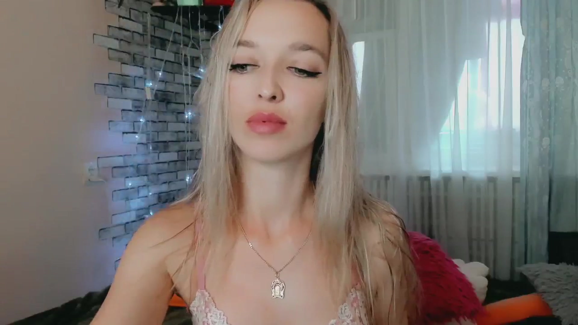 Gallery image thumbnail from Ambri_Lili's myfreecams stream on, 06/04/2024, 14:46 image 4 of 20
