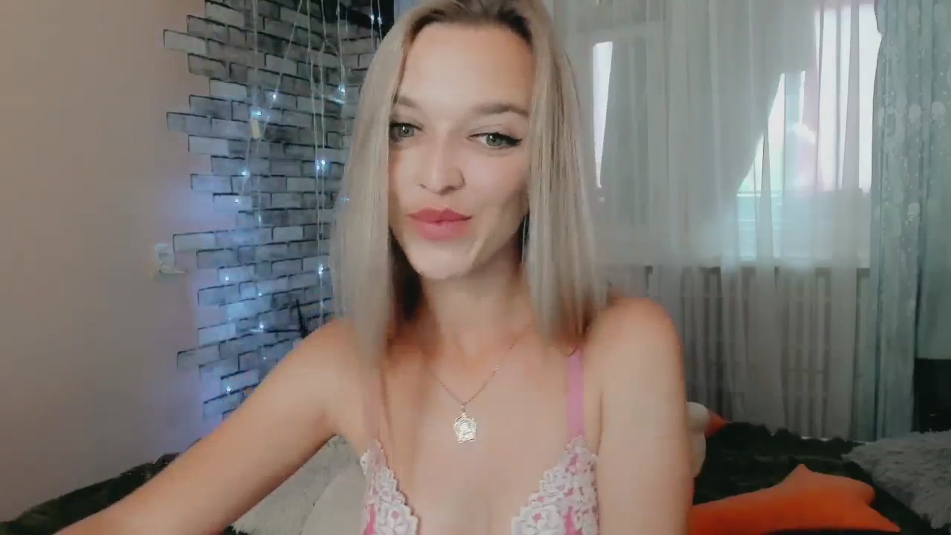 Gallery image thumbnail from Ambri_Lili's myfreecams stream on, 06/04/2024, 15:52 image 8 of 20