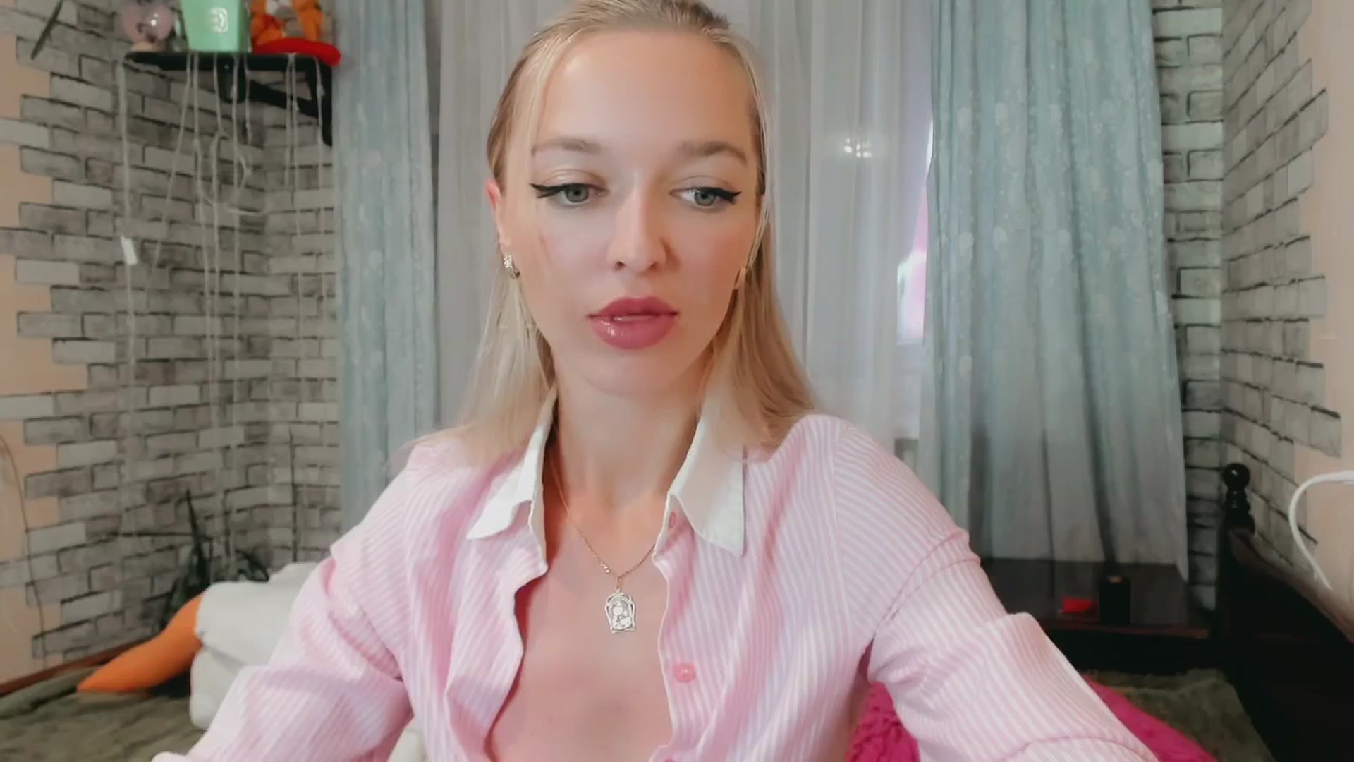Gallery image thumbnail from Ambri_Lili's myfreecams stream on, 06/06/2024, 12:32 image 7 of 20