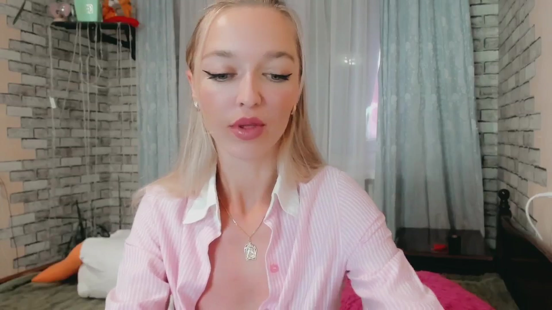 Gallery image thumbnail from Ambri_Lili's myfreecams stream on, 06/06/2024, 12:32 image 10 of 20