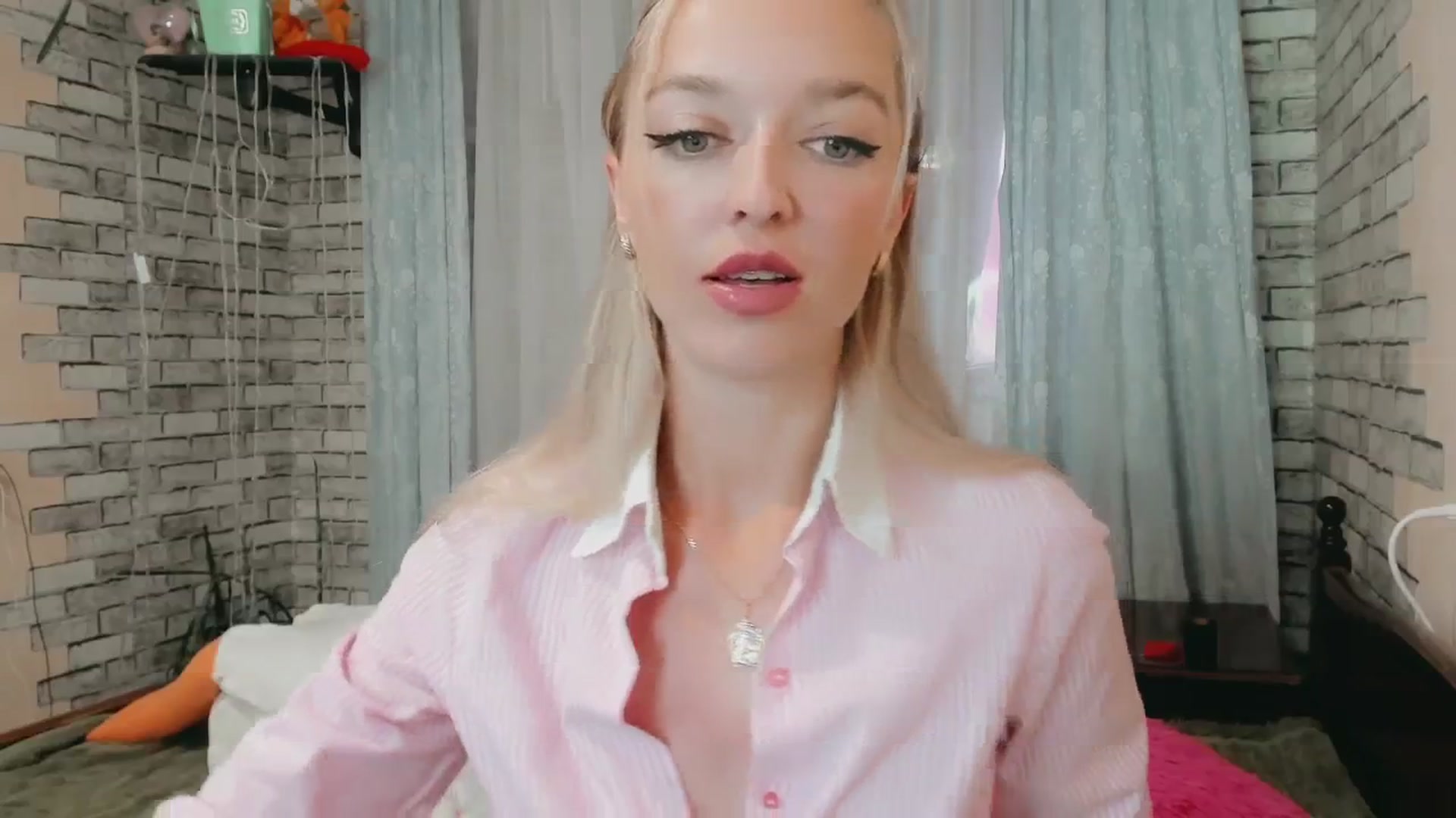 Gallery image thumbnail from Ambri_Lili's myfreecams stream on, 06/06/2024, 12:32 image 12 of 20